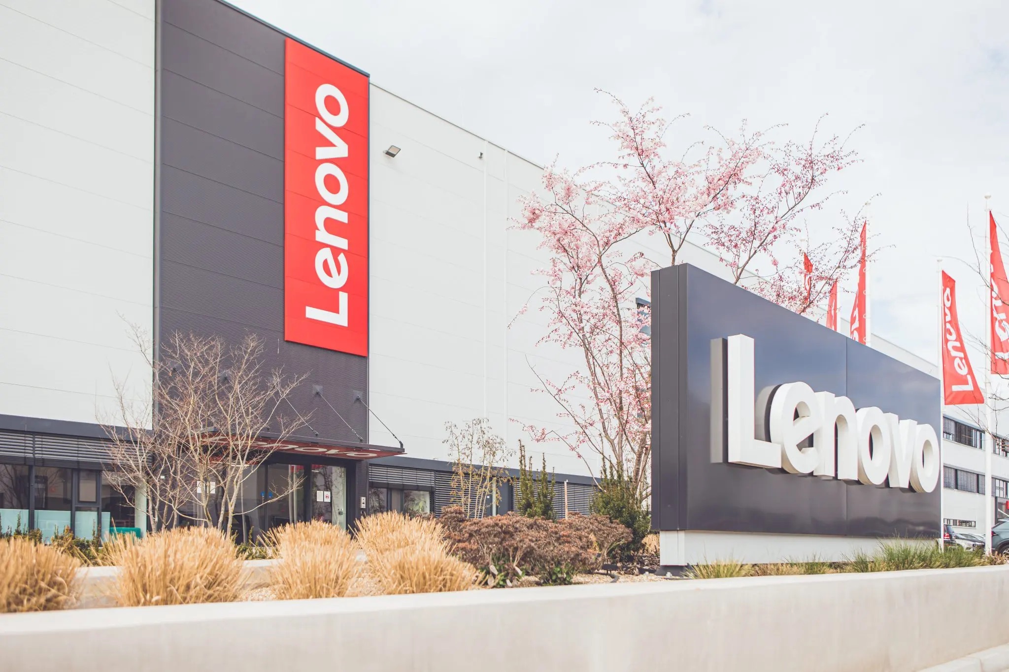 Lenovo может выпустить конкурента консоли Steam Deck