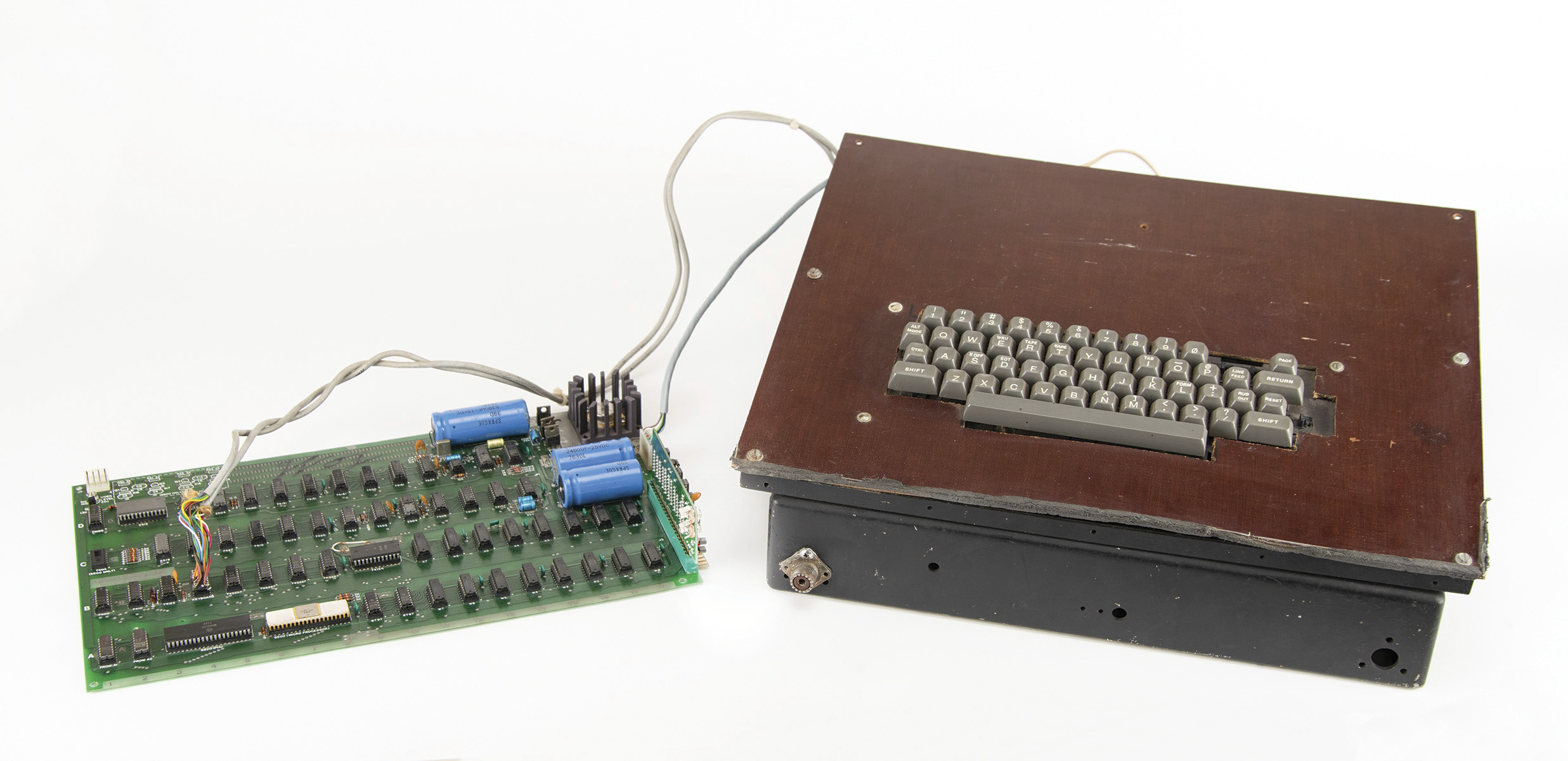 На аукцион выставили компьютер Apple-1, с которого началась история компании