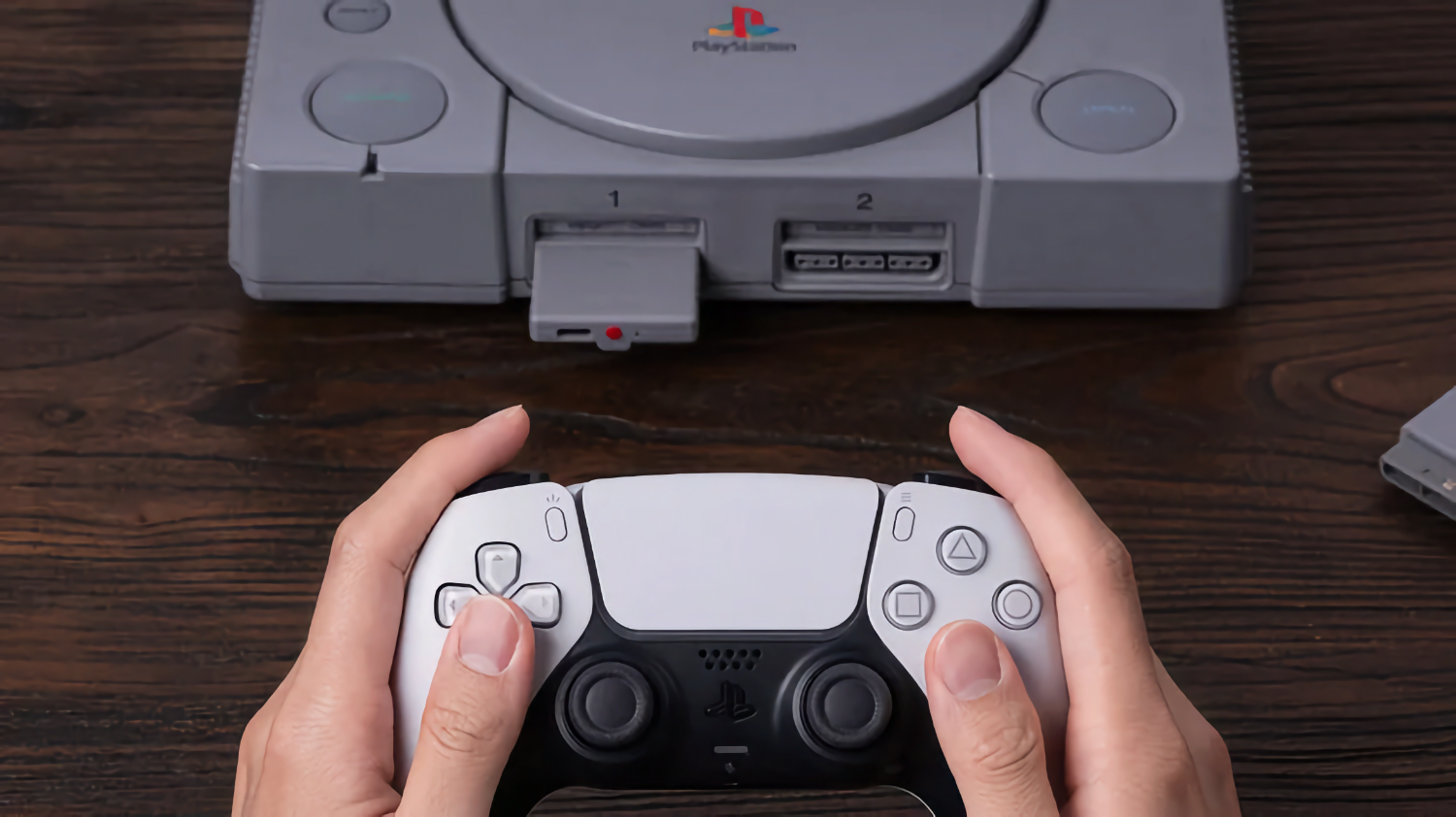 Легендарные PS1 и PS2 научили работать с DualSense и другими современными контроллерами