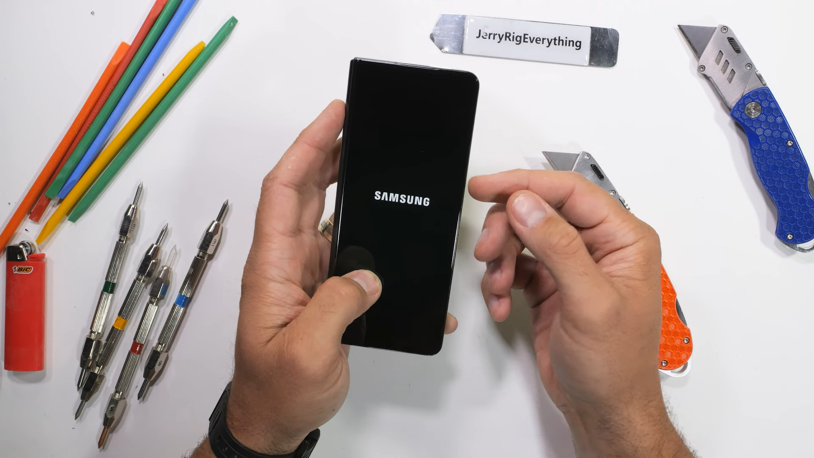 Складной Samsung Z Fold 5 вышел победителем в тесте смартфонов на прочность