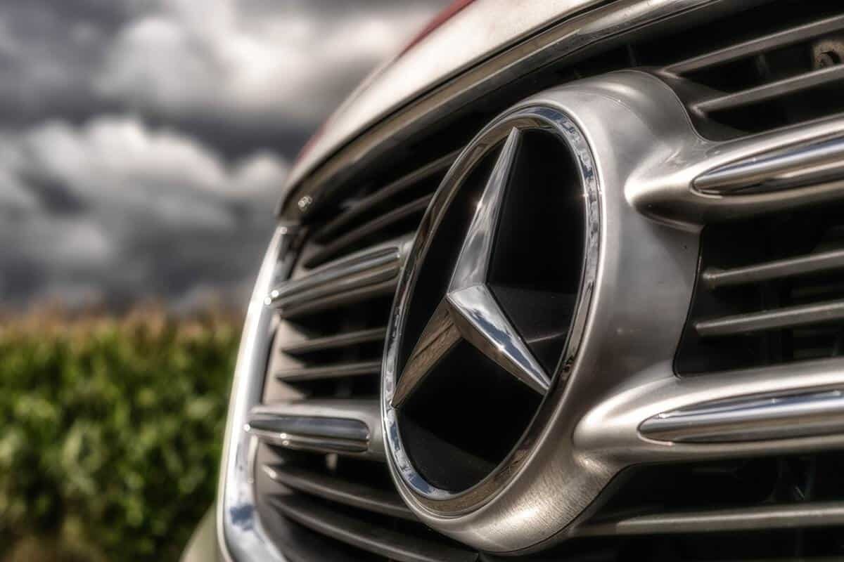 Компания Mercedes-Benz отключила всех российских дилеров от своего ПО для ремонта