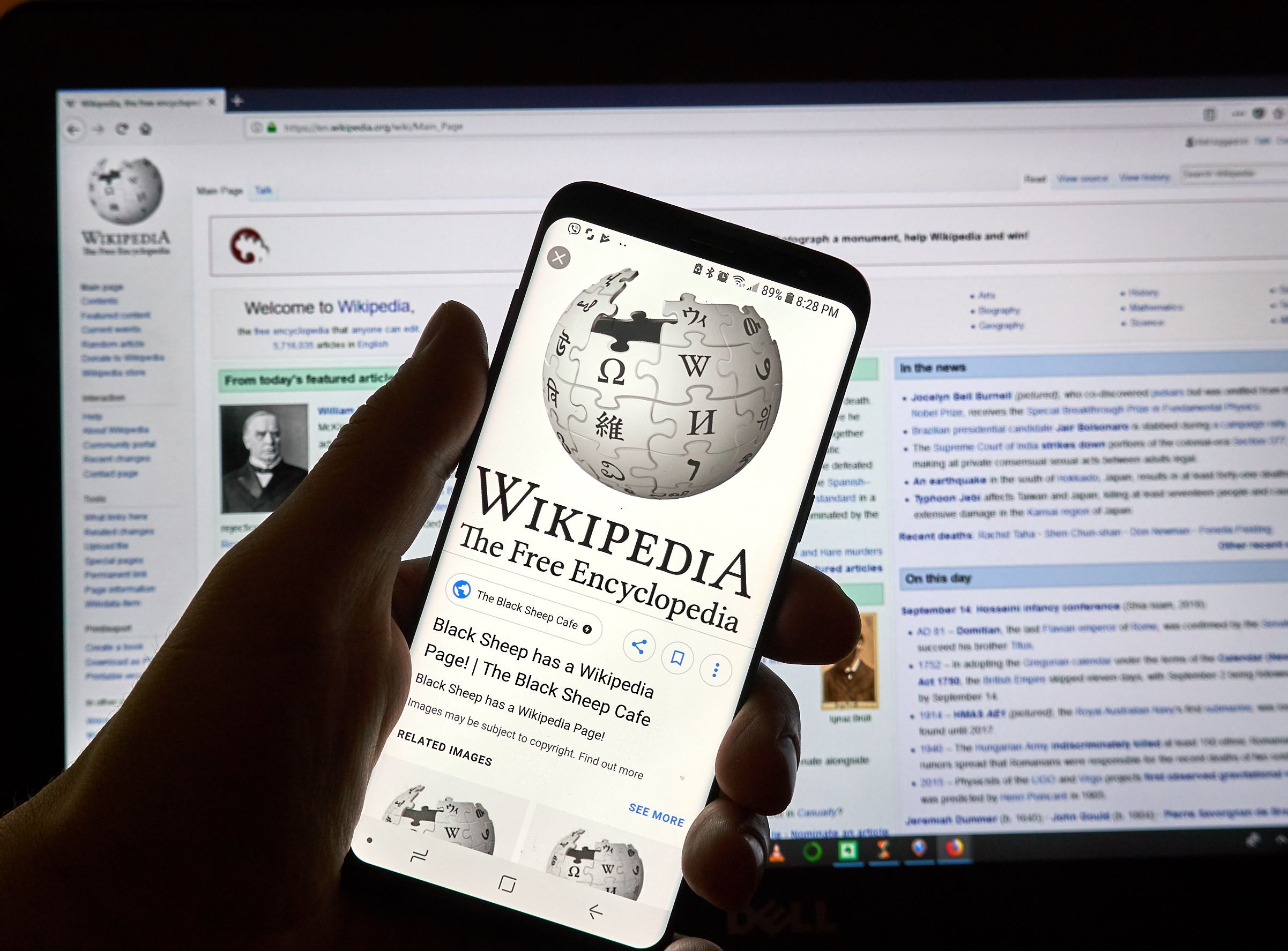Википедию обвинили в трате пожертвований на политику