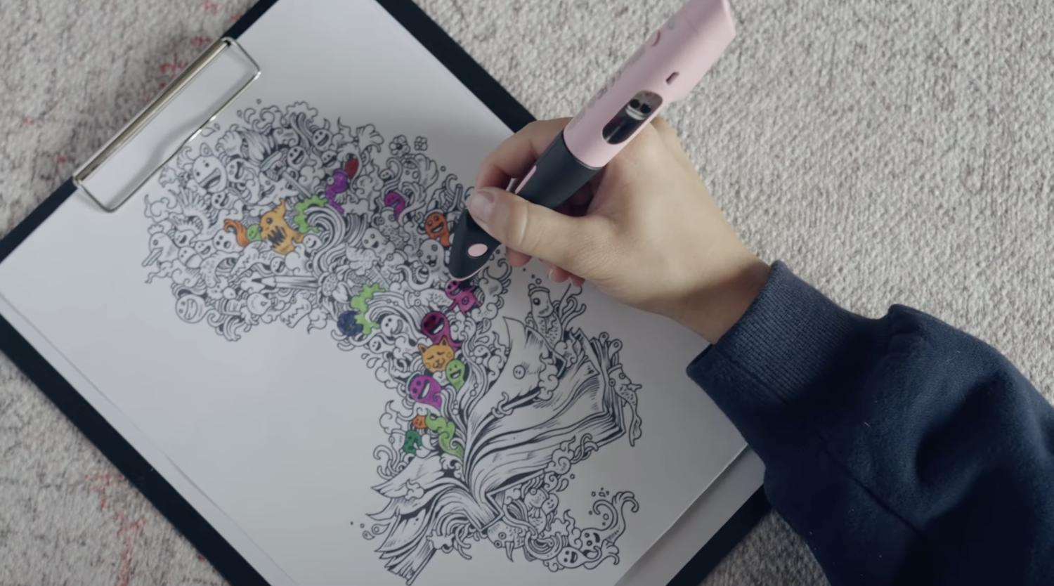 Представлен обычный маркер для рисования, умеющий копировать цвет любого предмета