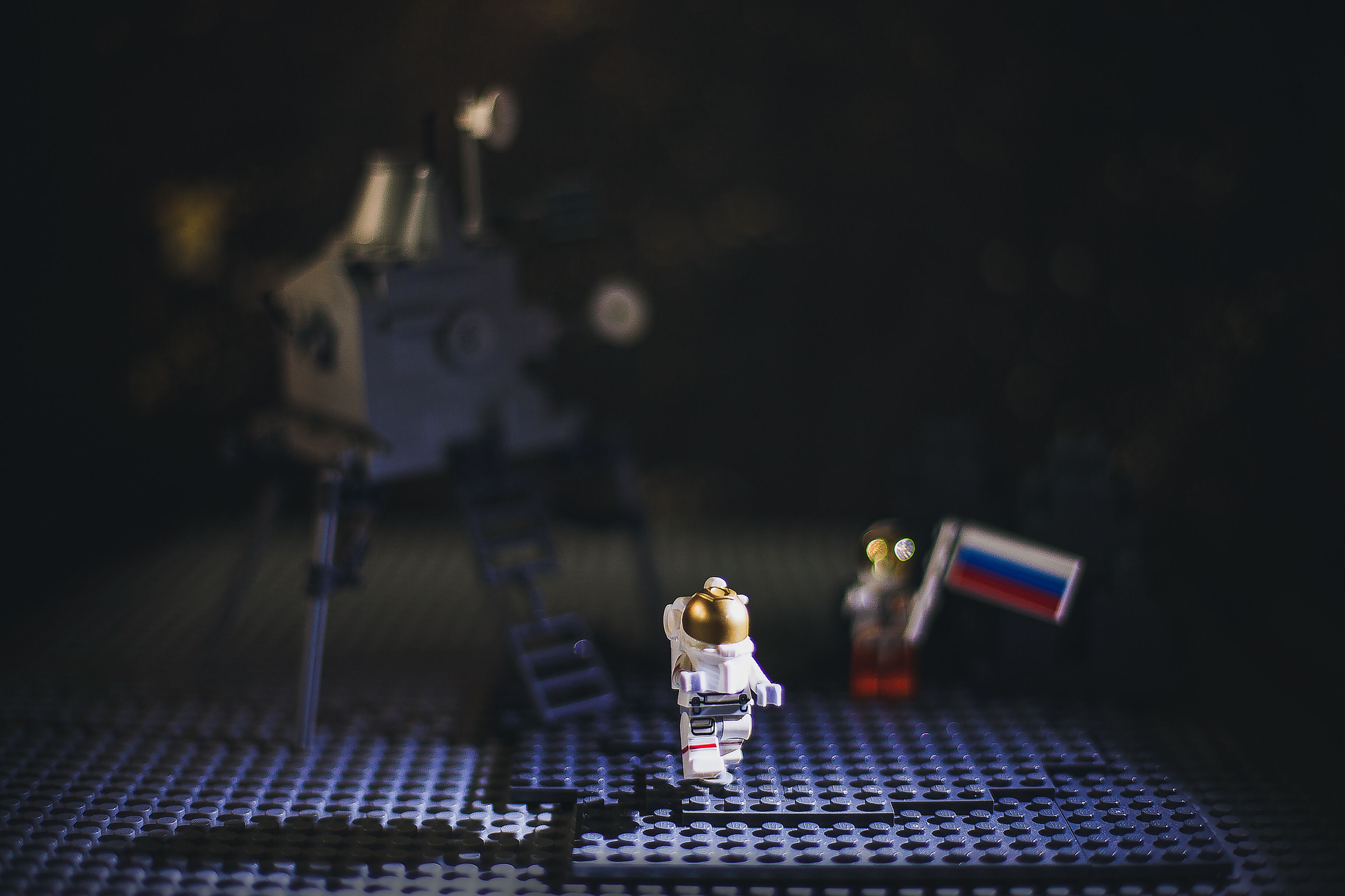 Экипажи экспедиции на МКС провели контрольный осмотр корабля «Союза МС-24»