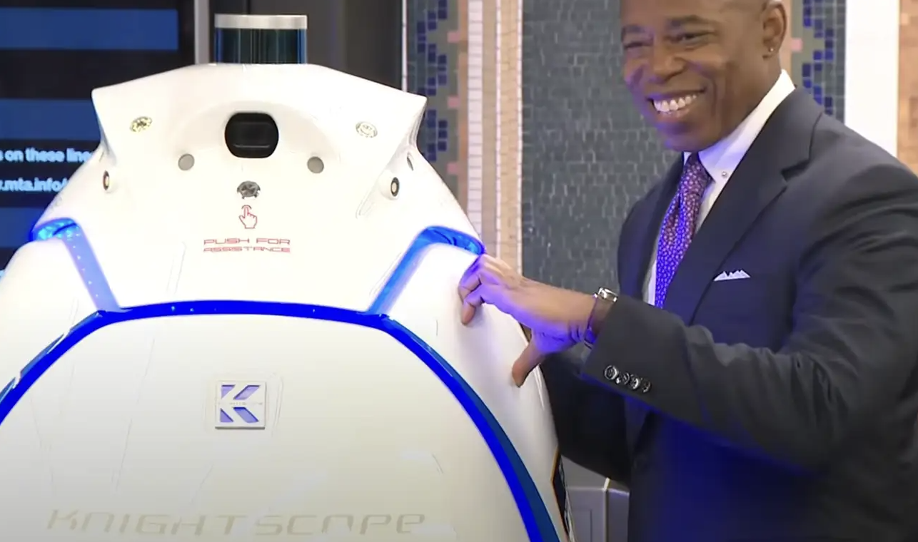 В Нью-Йорке создали 200-килограммового робота для патрулирования метро