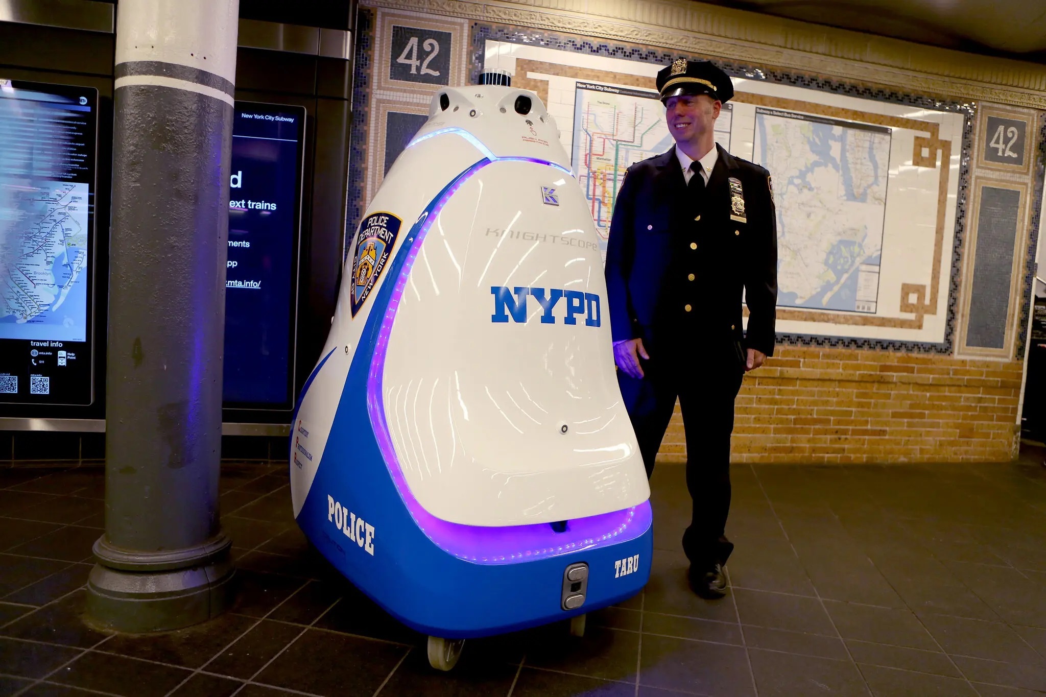 В Нью-Йорке представили робота-патрульного без рук и ног