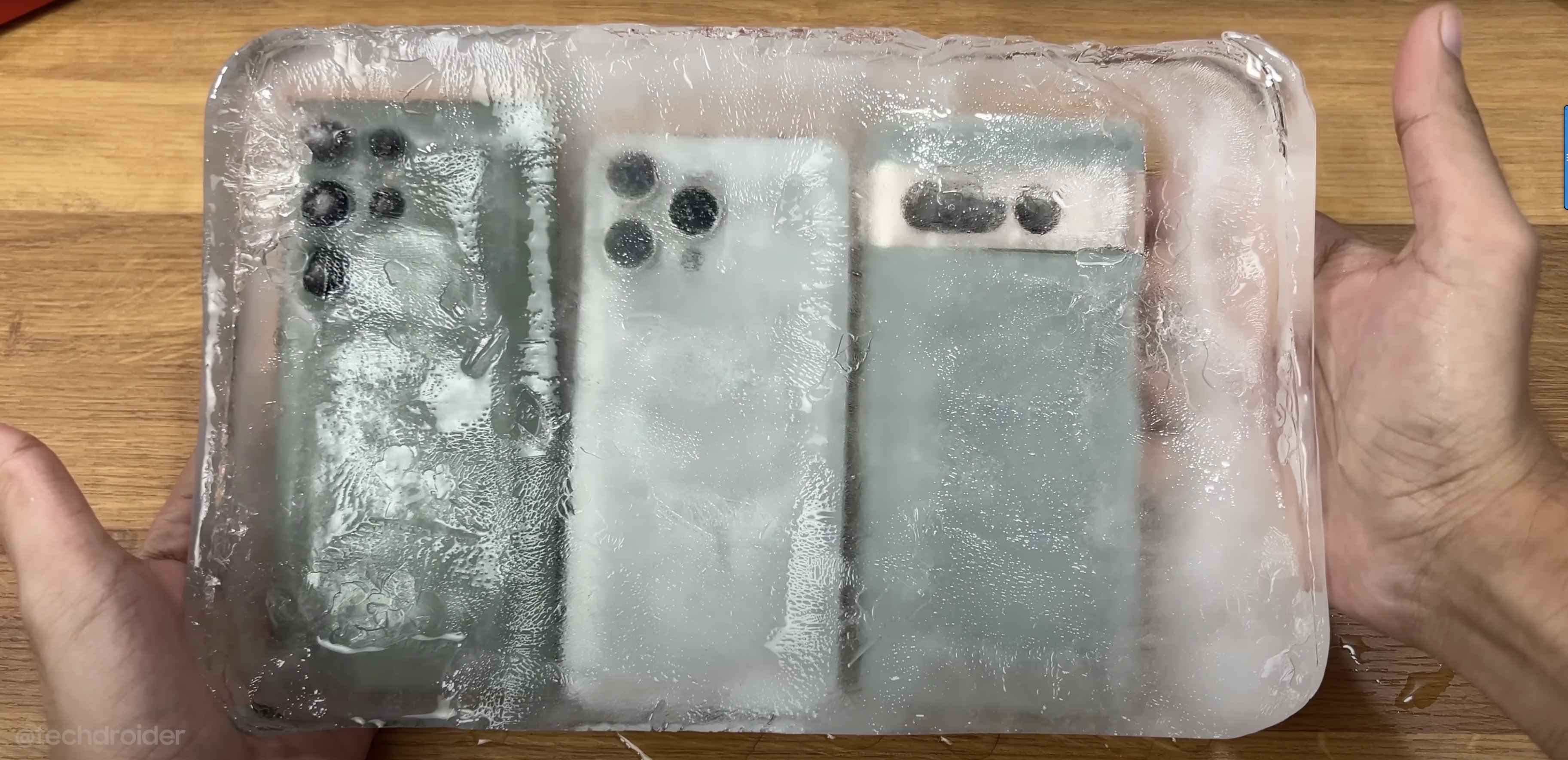 Блогер заморозил для эксперимента iPhone 15 Pro Max и ещё два флагмана