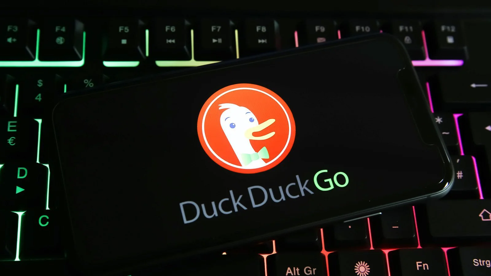Apple планировала сделать защищающий от слежки поисковик DuckDuckGo основным для Safari в режиме «Инкогнито»