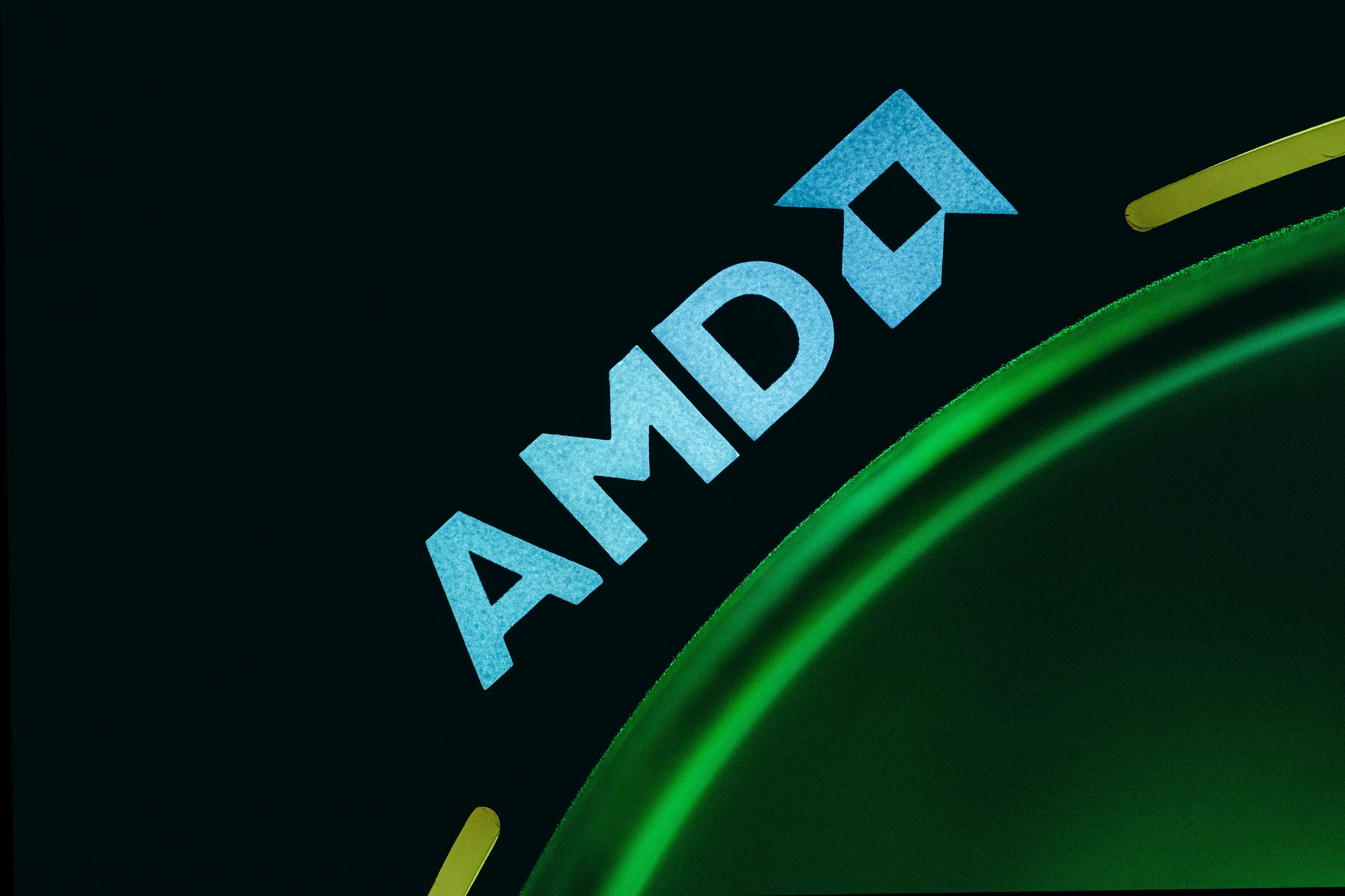 Новая видеокарта AMD Radeon Pro W7700 получит 16 ГБ памяти