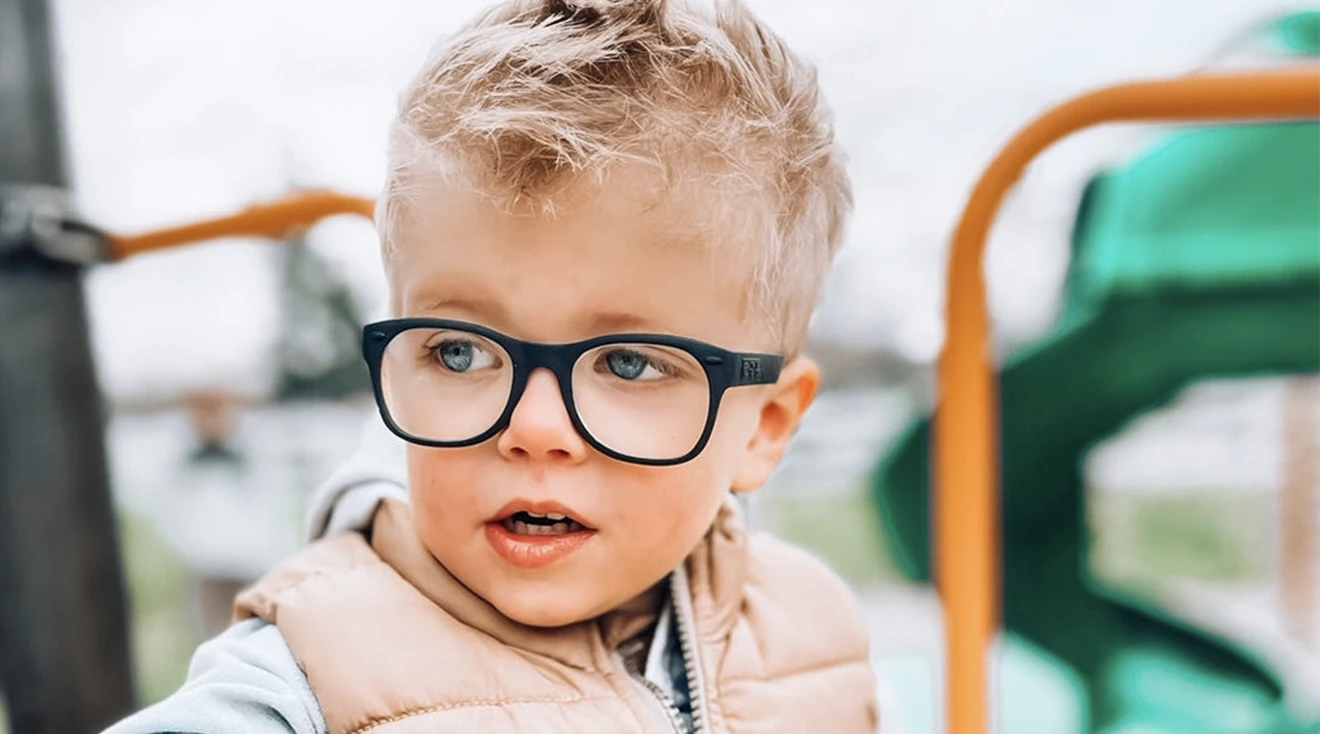 Как по поведению ребёнка понять, что ему нужны очки