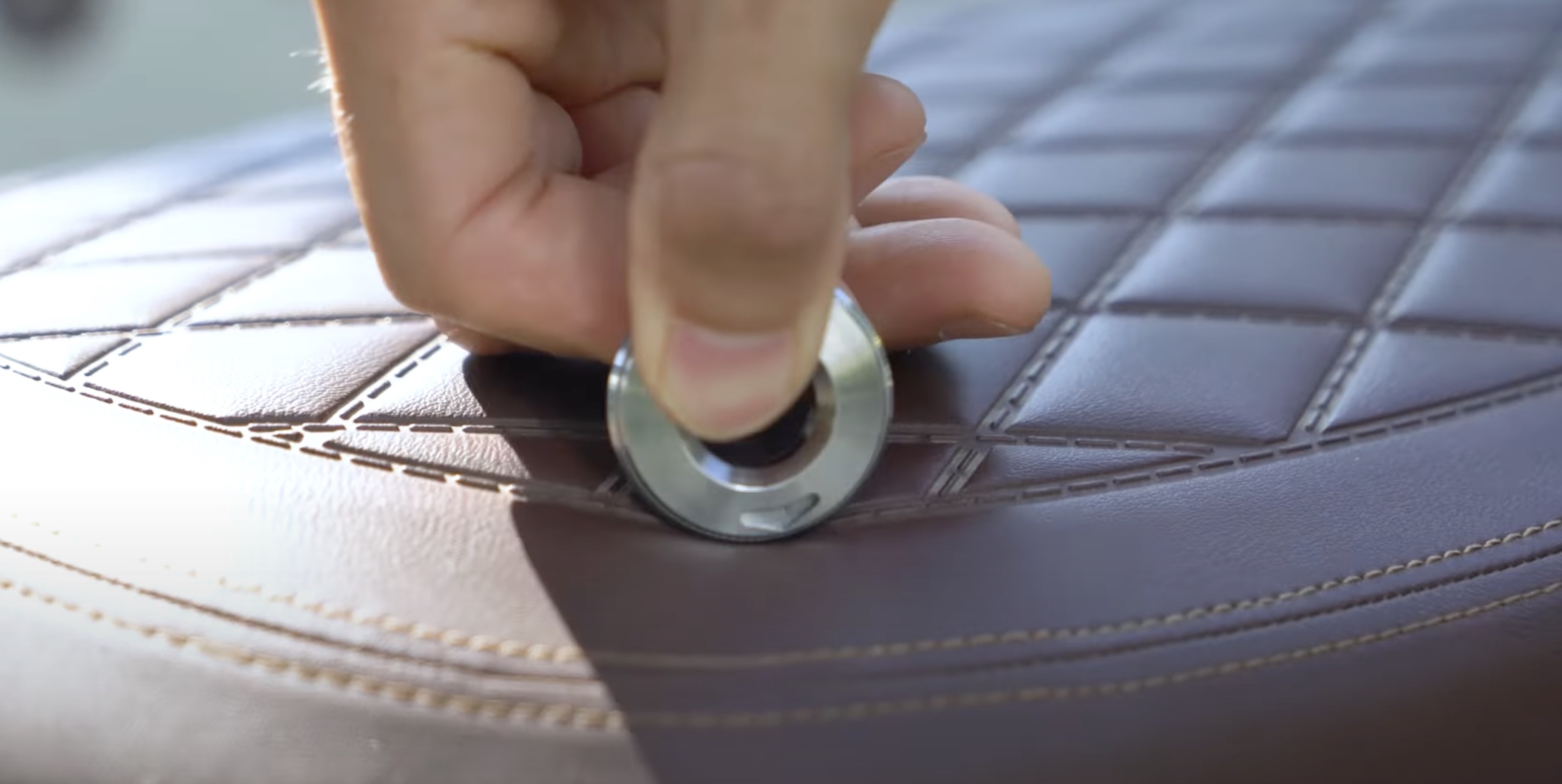В Японии создали титановое кольцо на замену традиционной рулетки