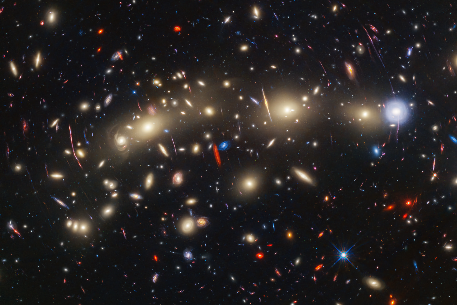 NASA нашло скопление галактик в форме новогодней ёлки