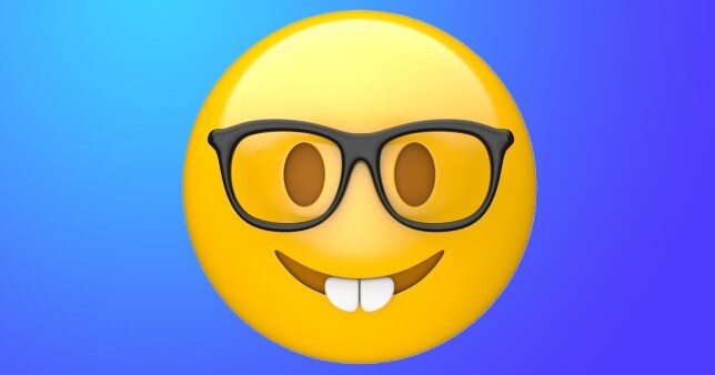 В Британии мальчик потребовал от Apple изменить «обидную» улыбку эмодзи в очках