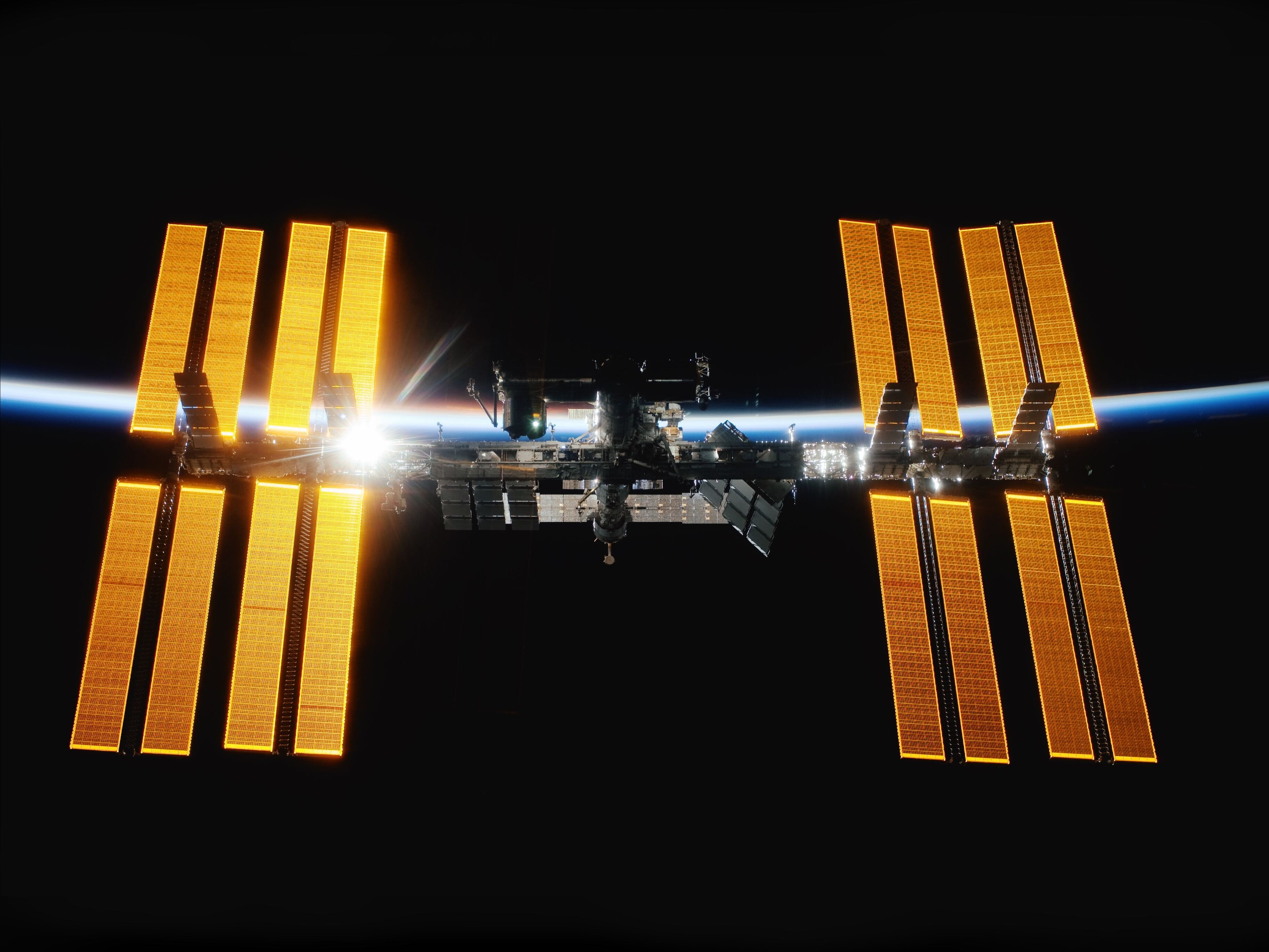 В Роскосмосе рассказали, что отправят на орбиту помимо новогодних брелоков