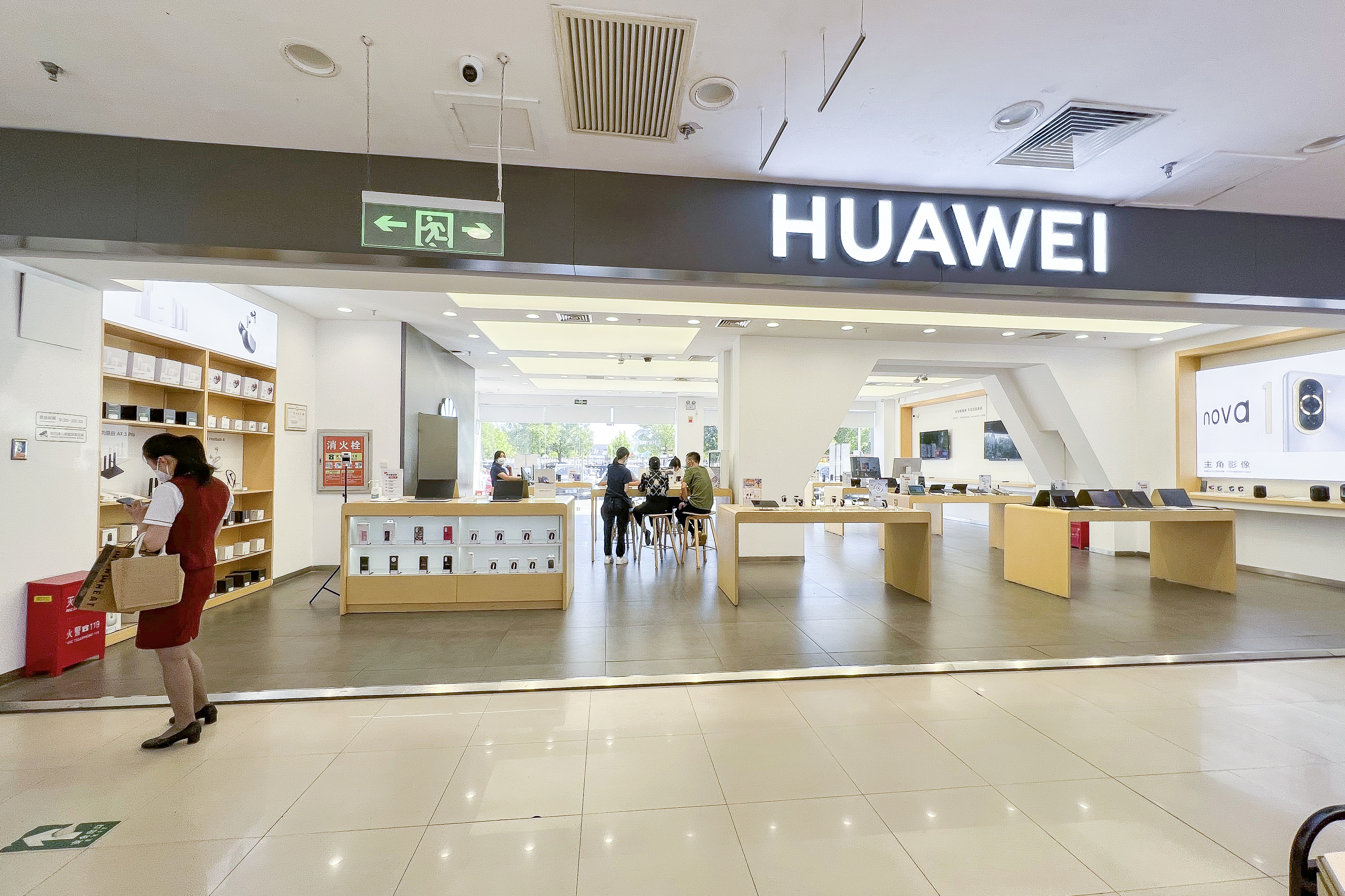 В следующем году Huawei откроет завод во Франции