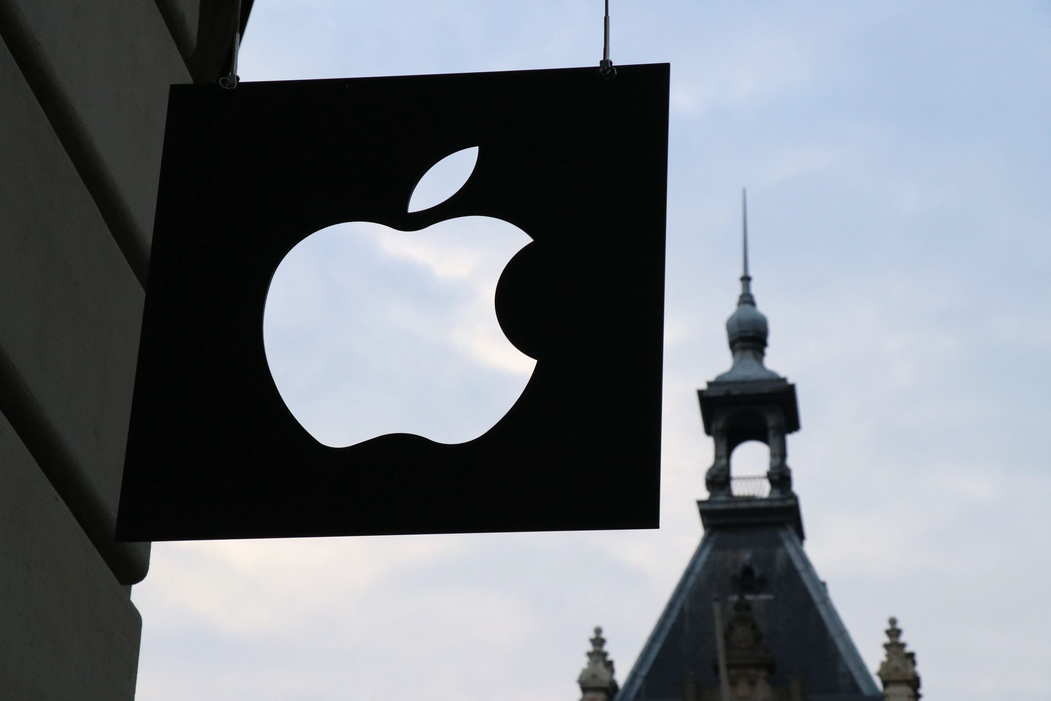 В России Apple ждёт патентный спор на телефон с экстренной связью