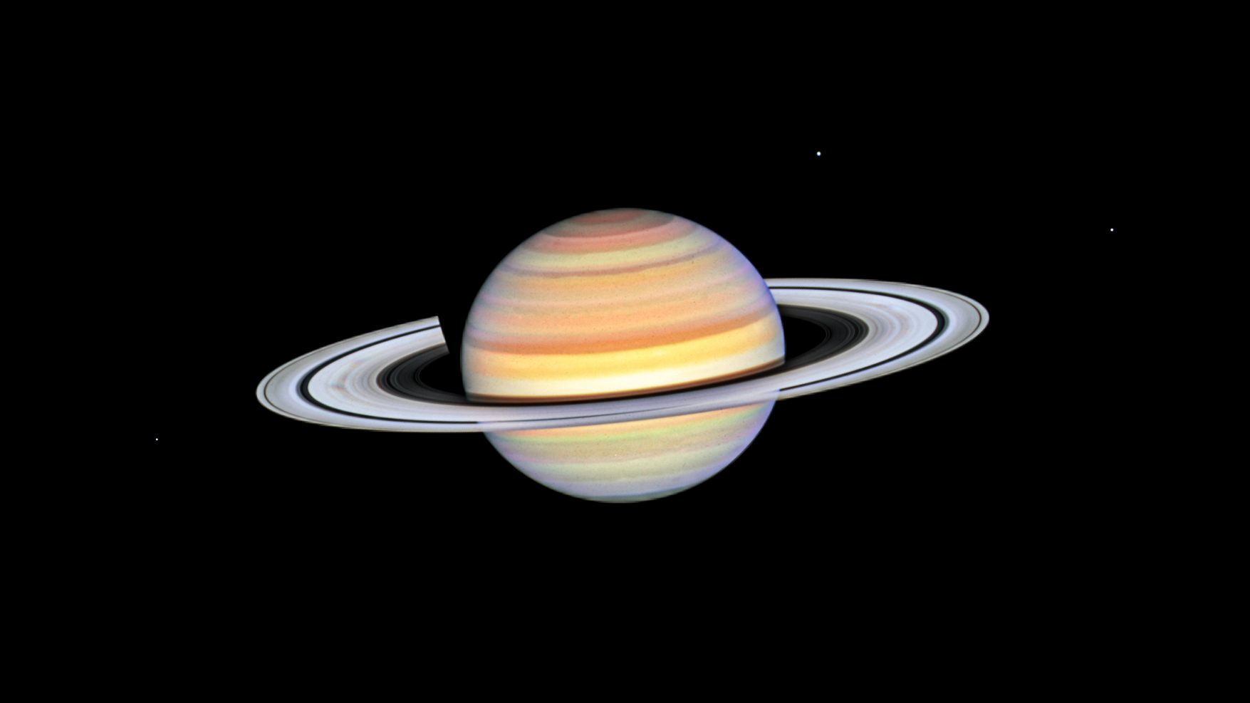Хаббл нашел структуры у колец Сатурна, не поддающиеся точному объяснению