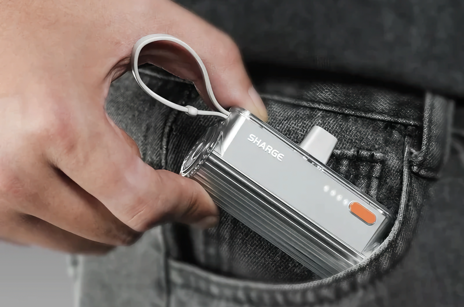 Представлен миниатюрный повербанк со сменными портами для зарядки