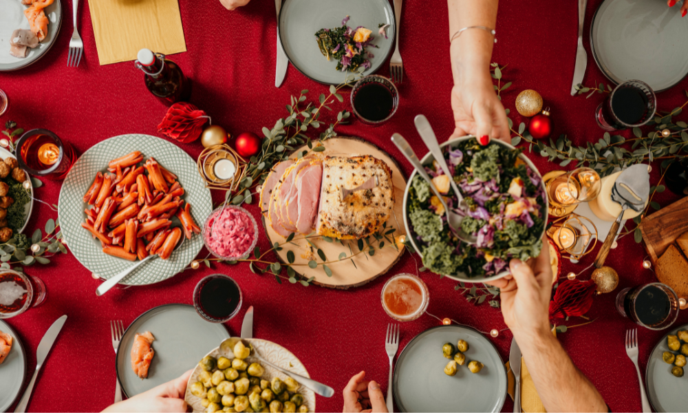 Этот симптом рака может проявиться во время праздничного ужина