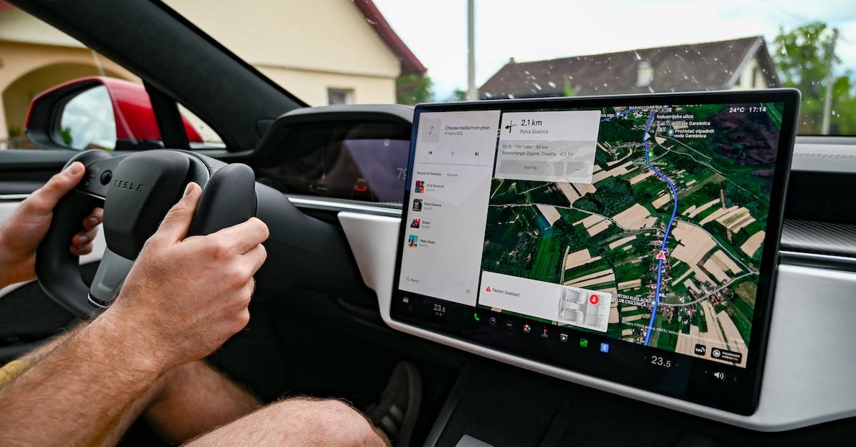 В Германии «белые» хакеры взломали автопилот Tesla