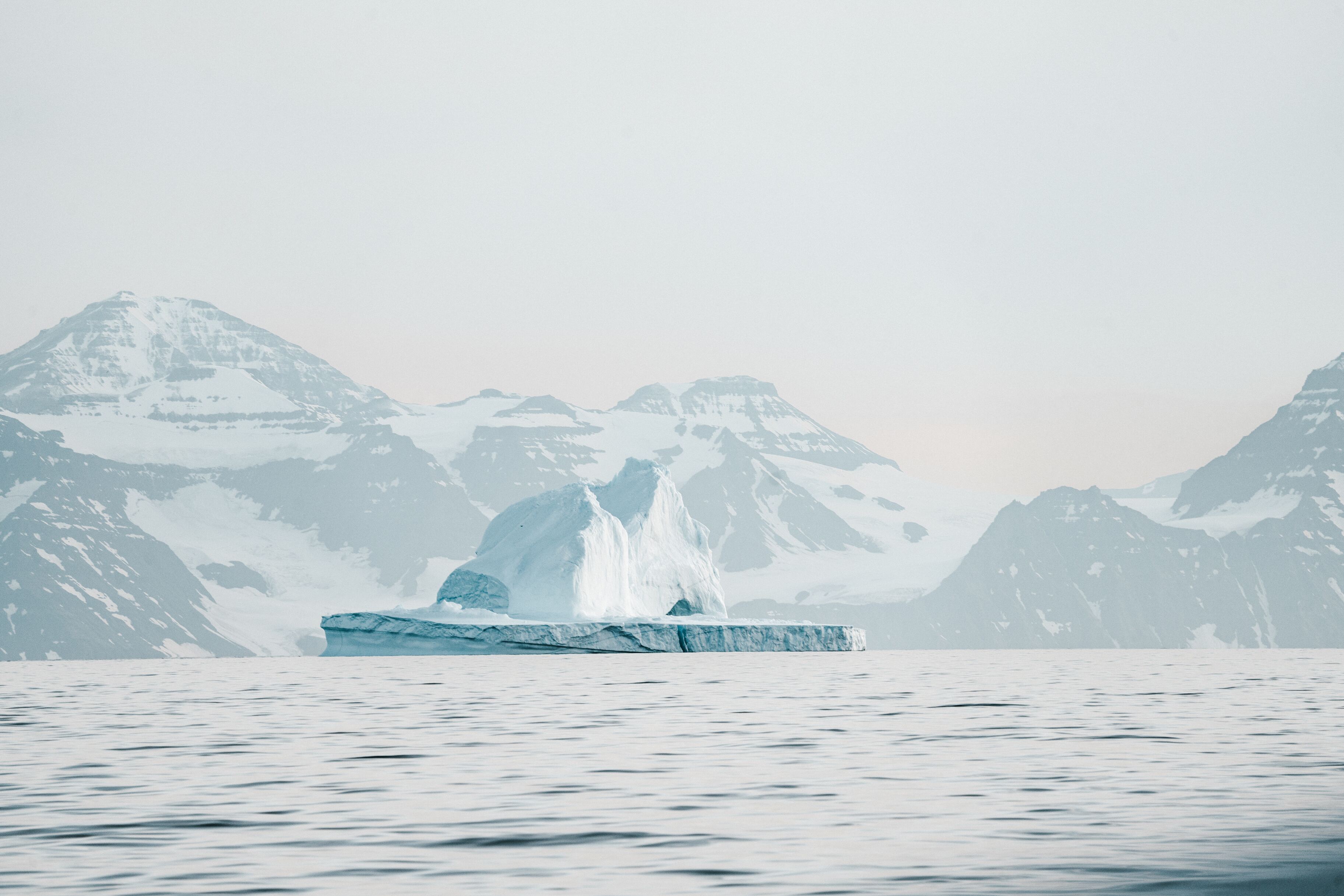 Российскую Арктическую экспедицию на дрейфующей платформе продлили до весны