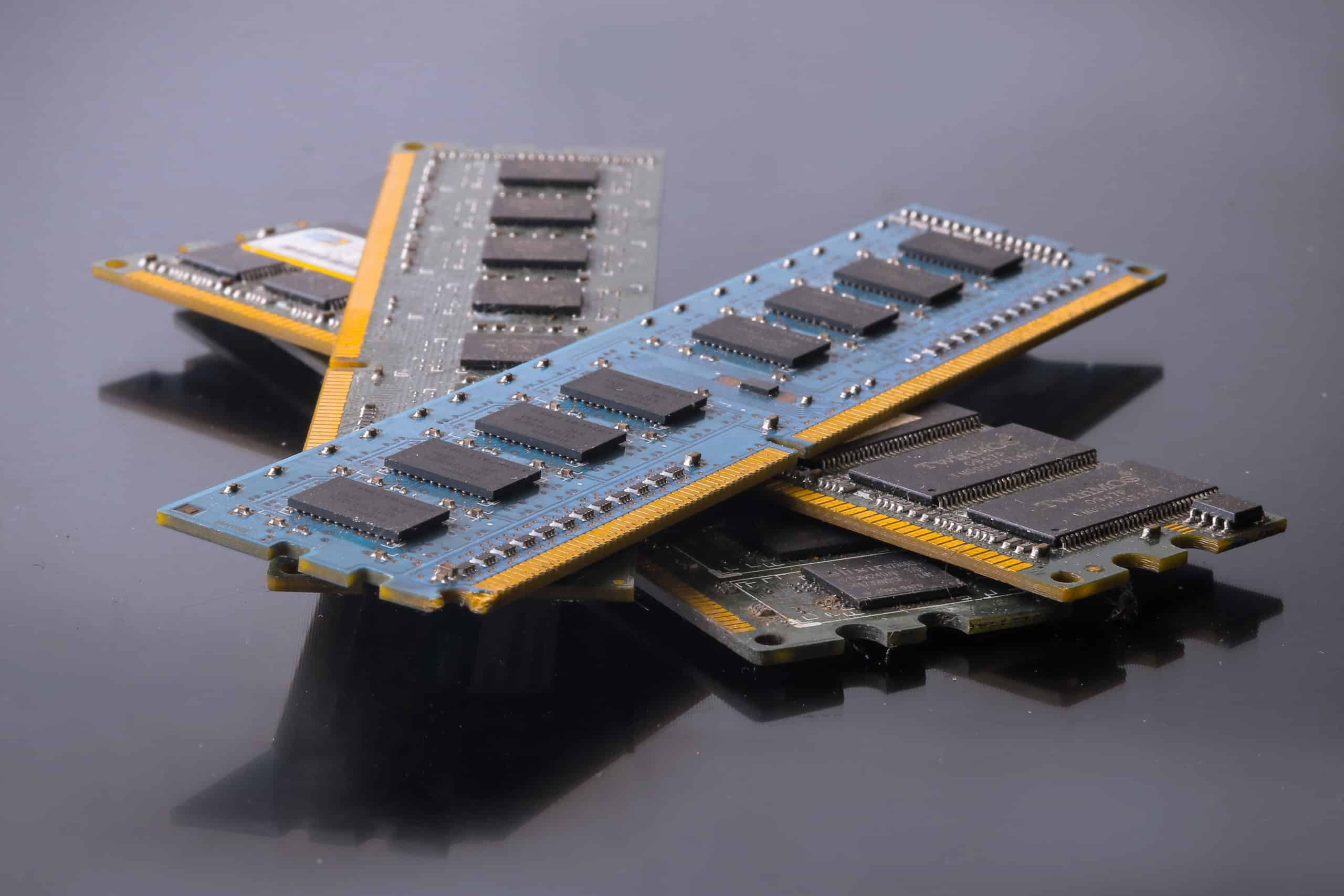 Названы лучшие модели оперативной памяти DDR4 и DDR5 на начало 2024 г.