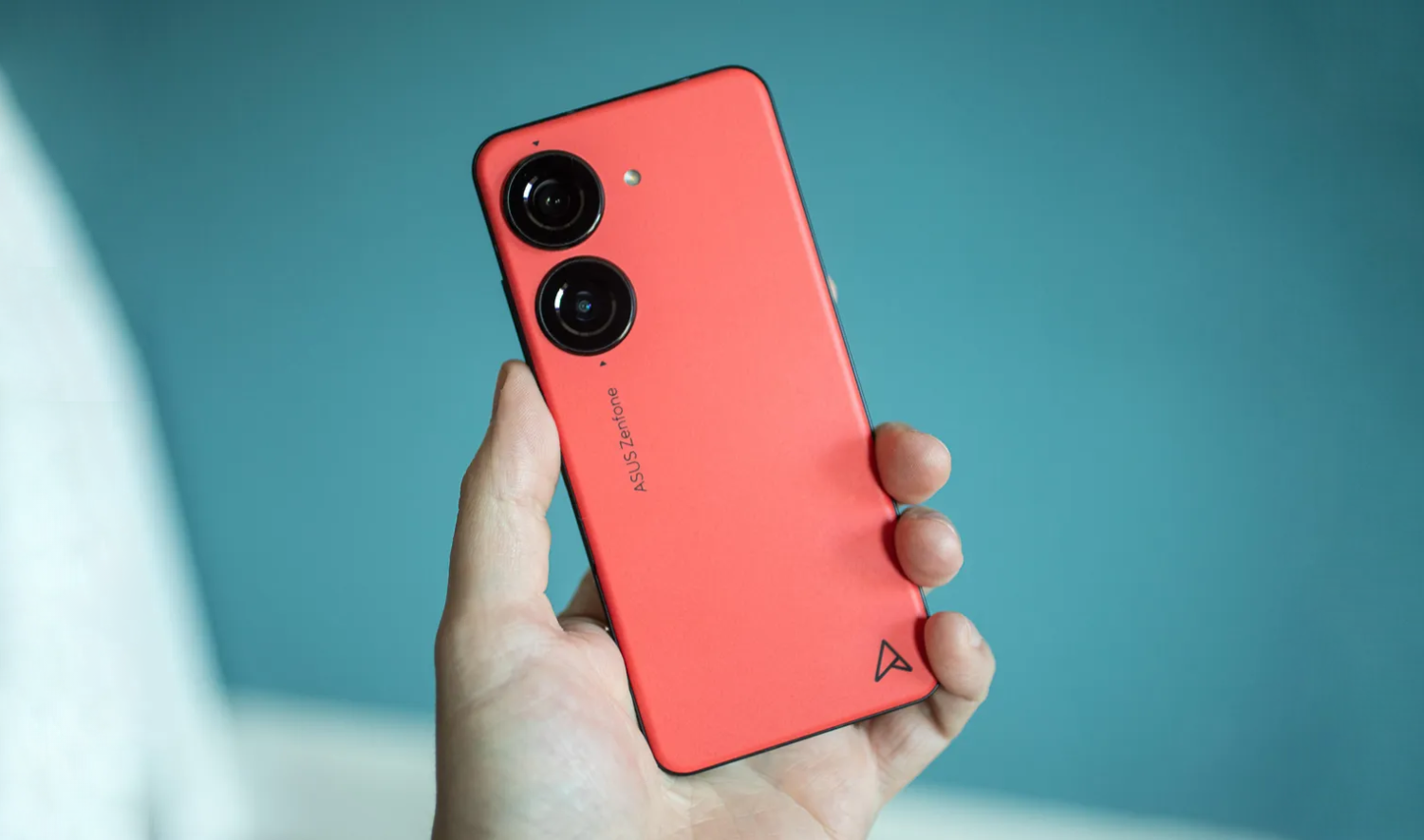 В Google Play Console засветился компактный Asus Zenfone 11 на чипе Snapdragon 8 Gen 4