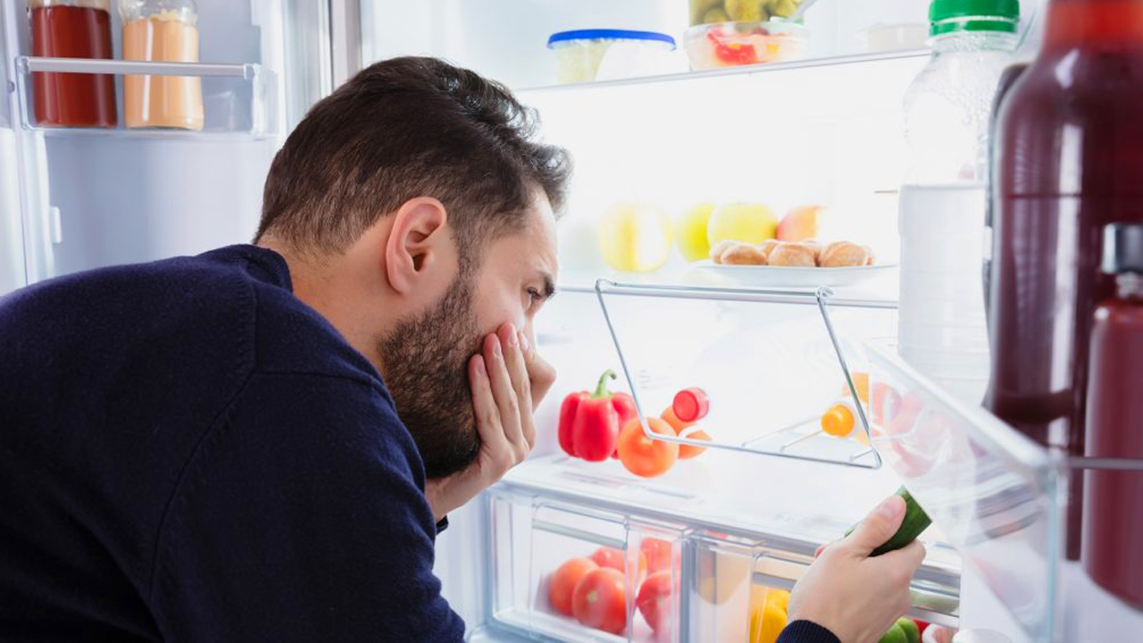 Перечислены простые способы избавления от неприятного запаха в холодильнике