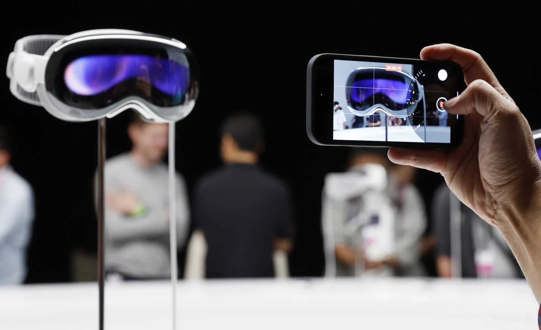 Apple Vision Pro уже облюбовали различные хипстеры. Но для кого еще создан этот шлем