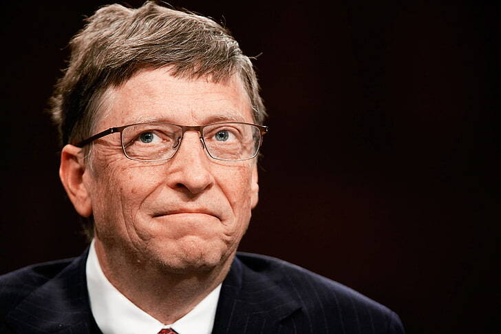 Билл Гейтс открестился от желания чипировать людей и назвал это теорией заговора