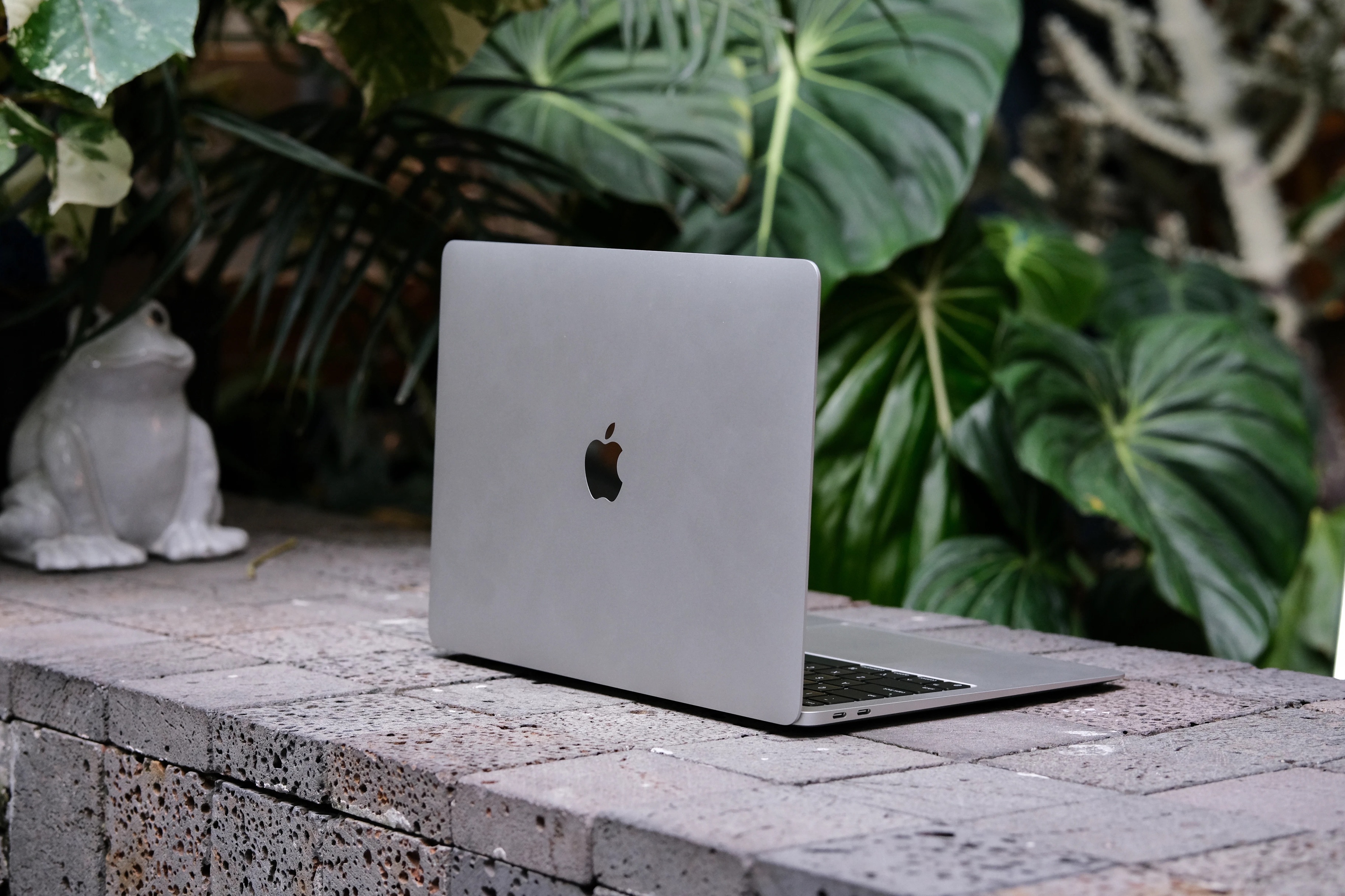Apple планировала создать единый ноутбук вместо отдельных MacBook Pro и Air