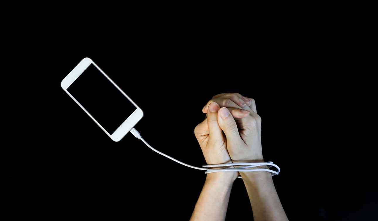 Специалисты в области психологии и психиатрии объяснили, как избавиться от зависимости от смартфона