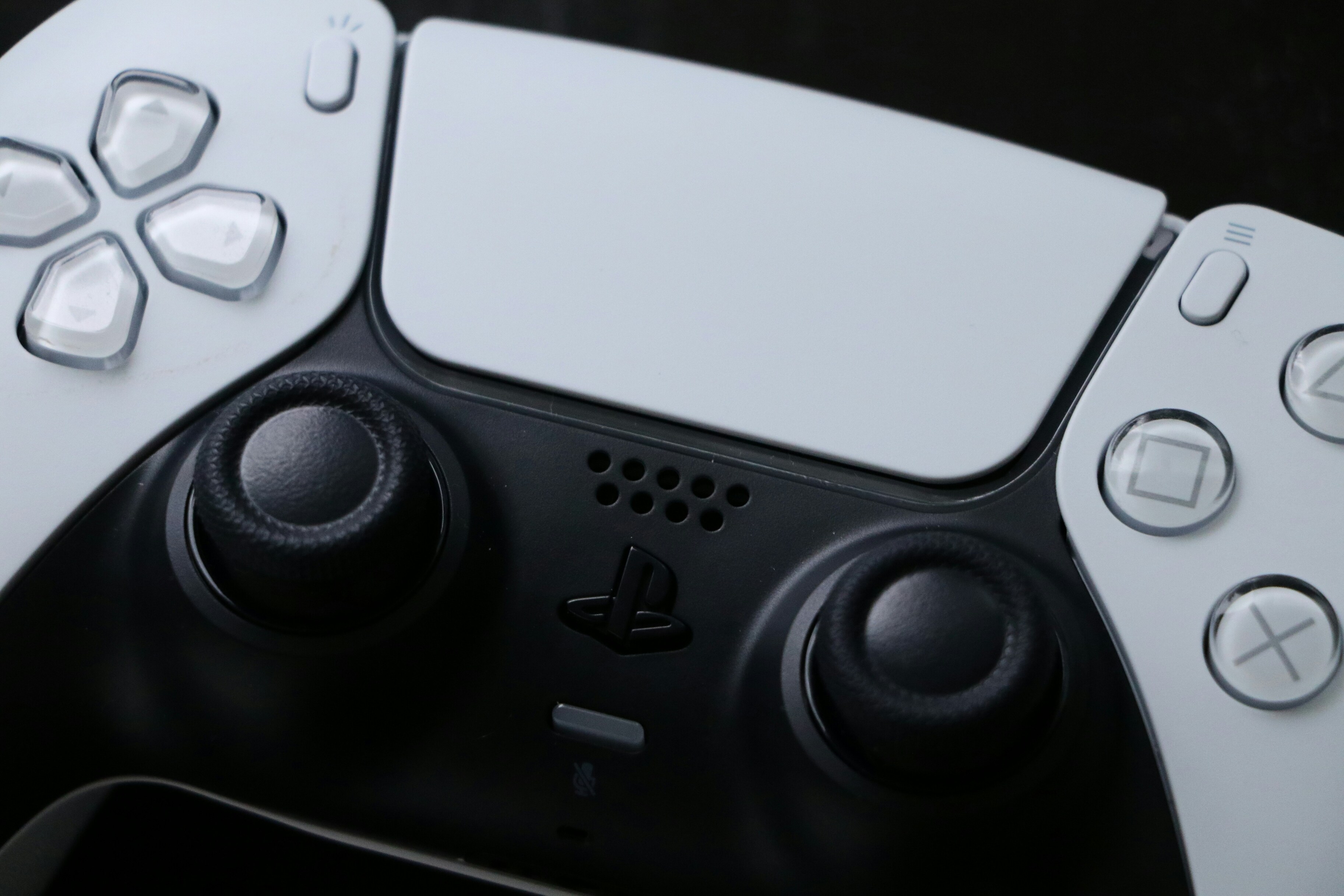 Sony улучшит звук микрофона геймпада DualSense с помощью новой прошивки