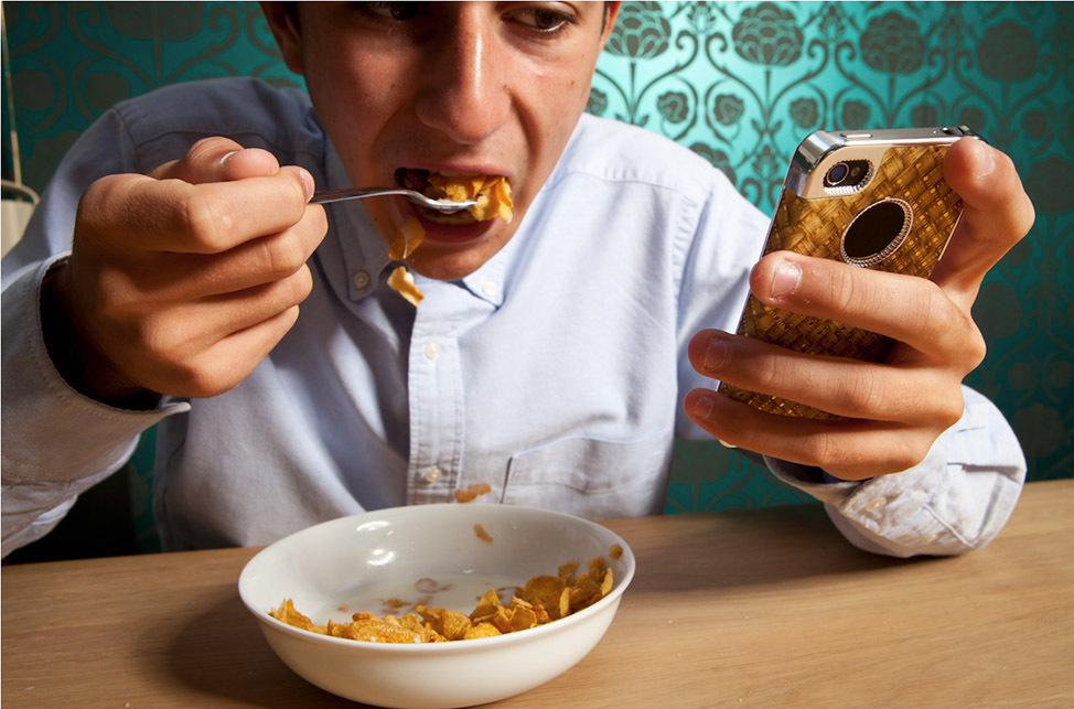 Названы худшие пищевые привычки, которые вызывают жир на животе