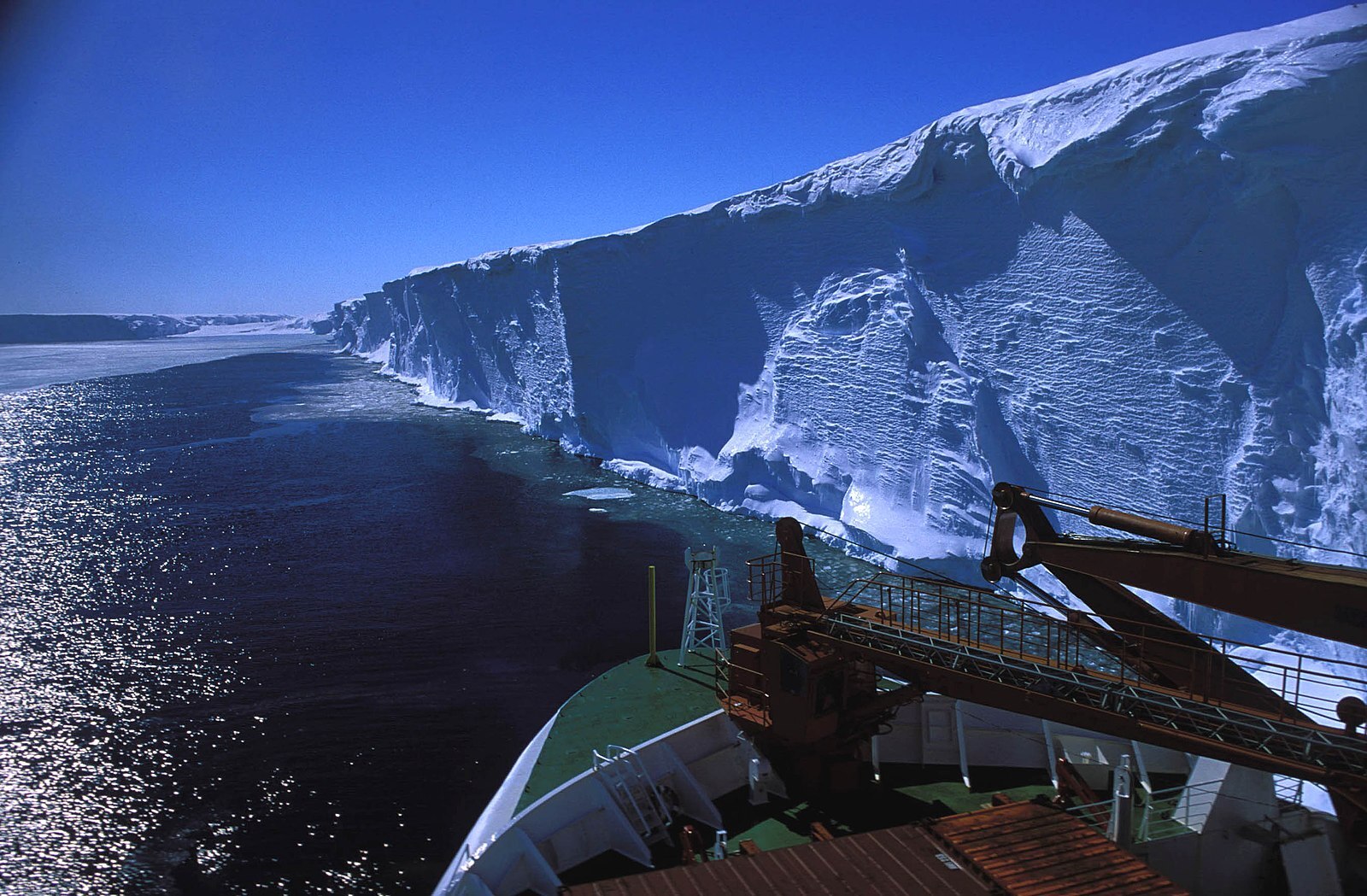 Учёные впервые доказали, что лёд в Антарктиде истончился ещё 8 тысяч лет назад