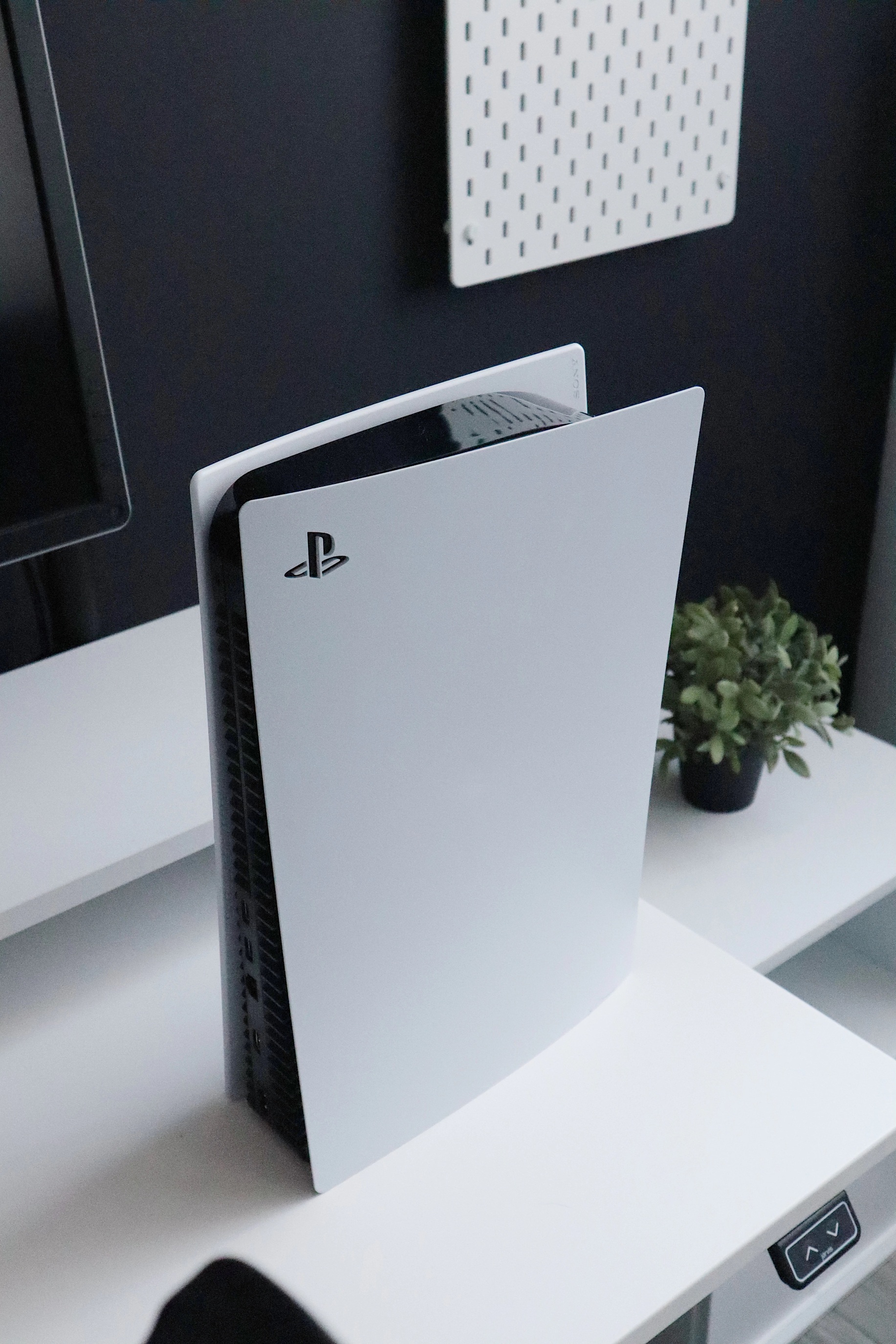 PlayStation начала лидировать в продажах по сравнению с Xbox Series X и S