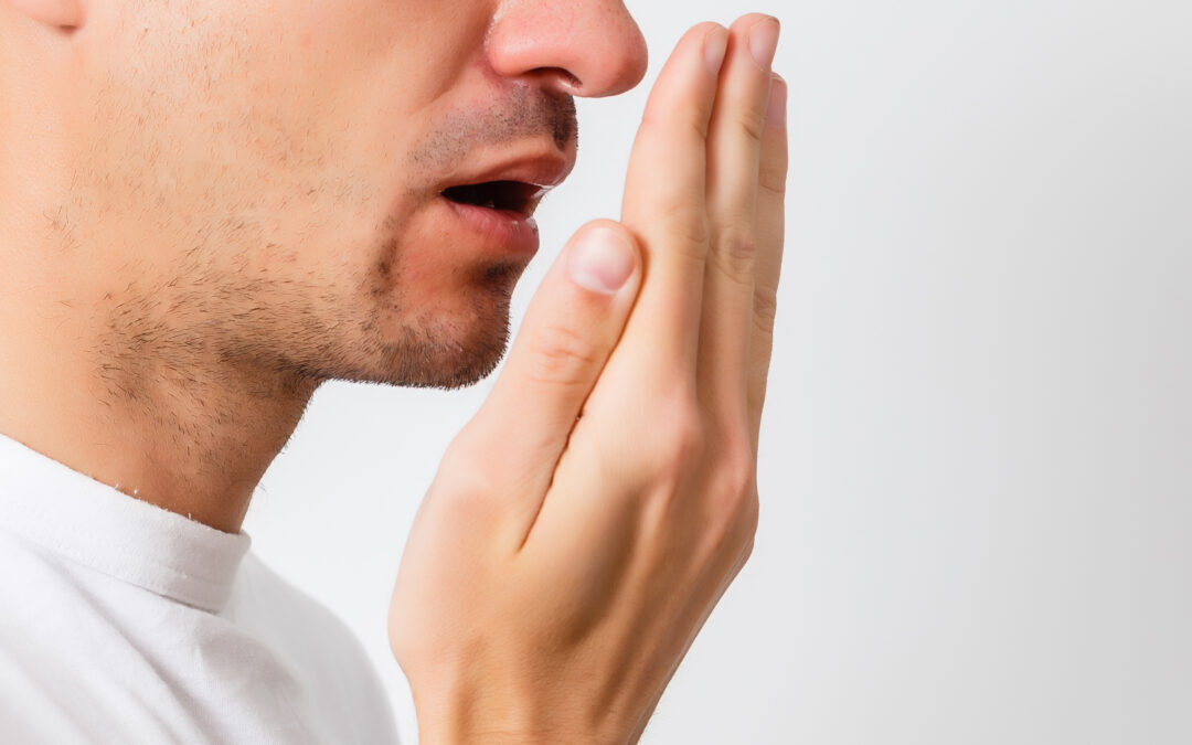 Стоматологи узнали, из-за каких бактерий возникает неприятный запах изо рта