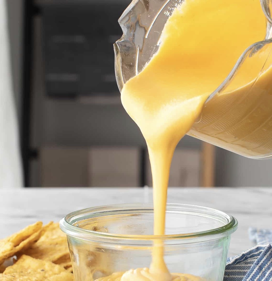 Веганский сыр оказался опасен для гипертоников: в нём больше соли, чем в чипсах