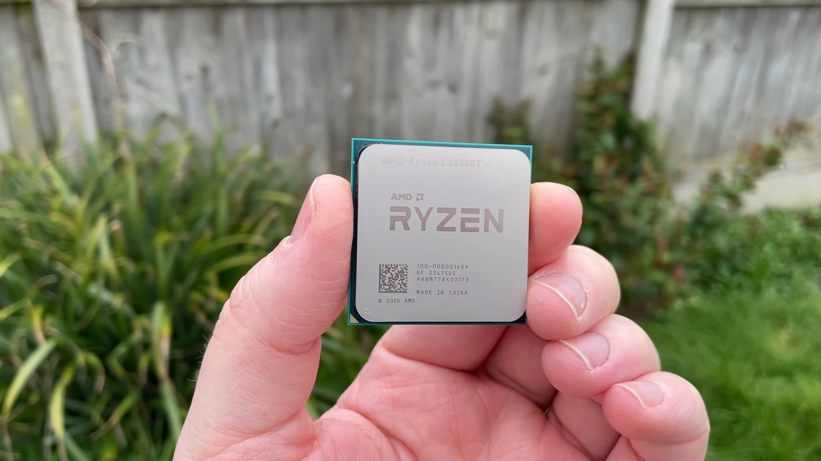 Новый необычный процессор Ryzen 5 5500GT впервые протестировали