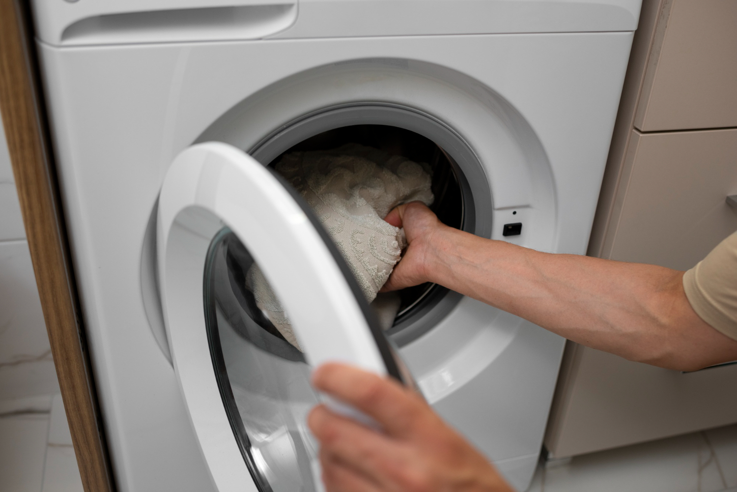 Эксперт рассказал, есть ли смысл переплачивать за пузырьковую систему в стиральной машине