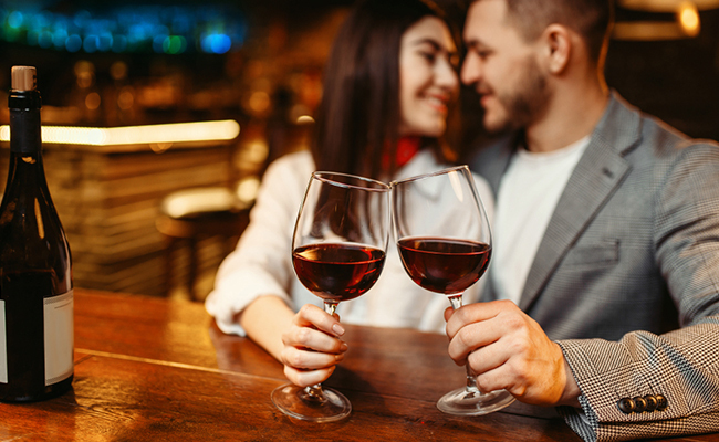 Доказано: пары, в которых оба человека пьют алкоголь, живут дольше