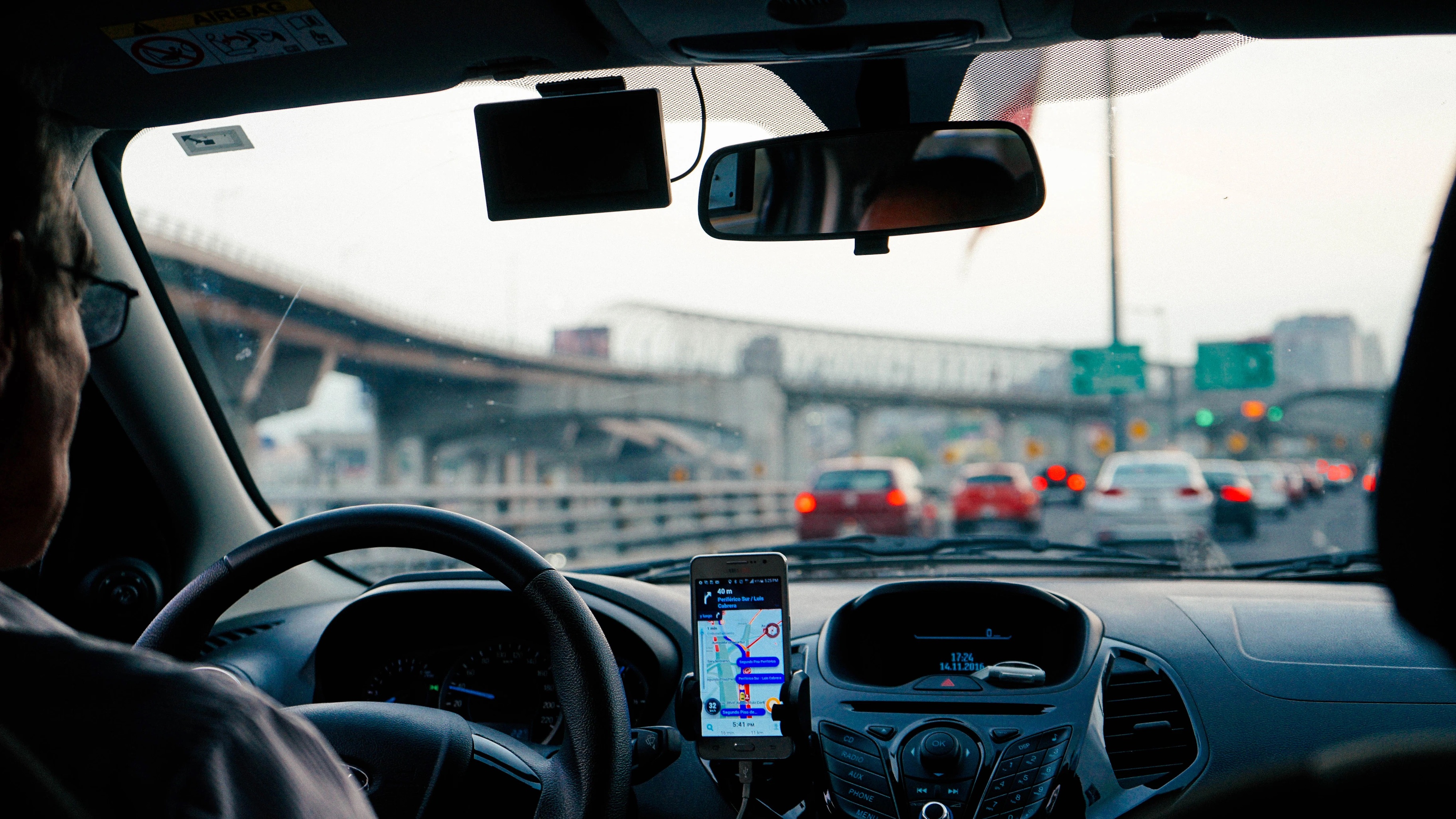 Водительская версия приложения Uber будет требовать от пассажиров пристегнуться