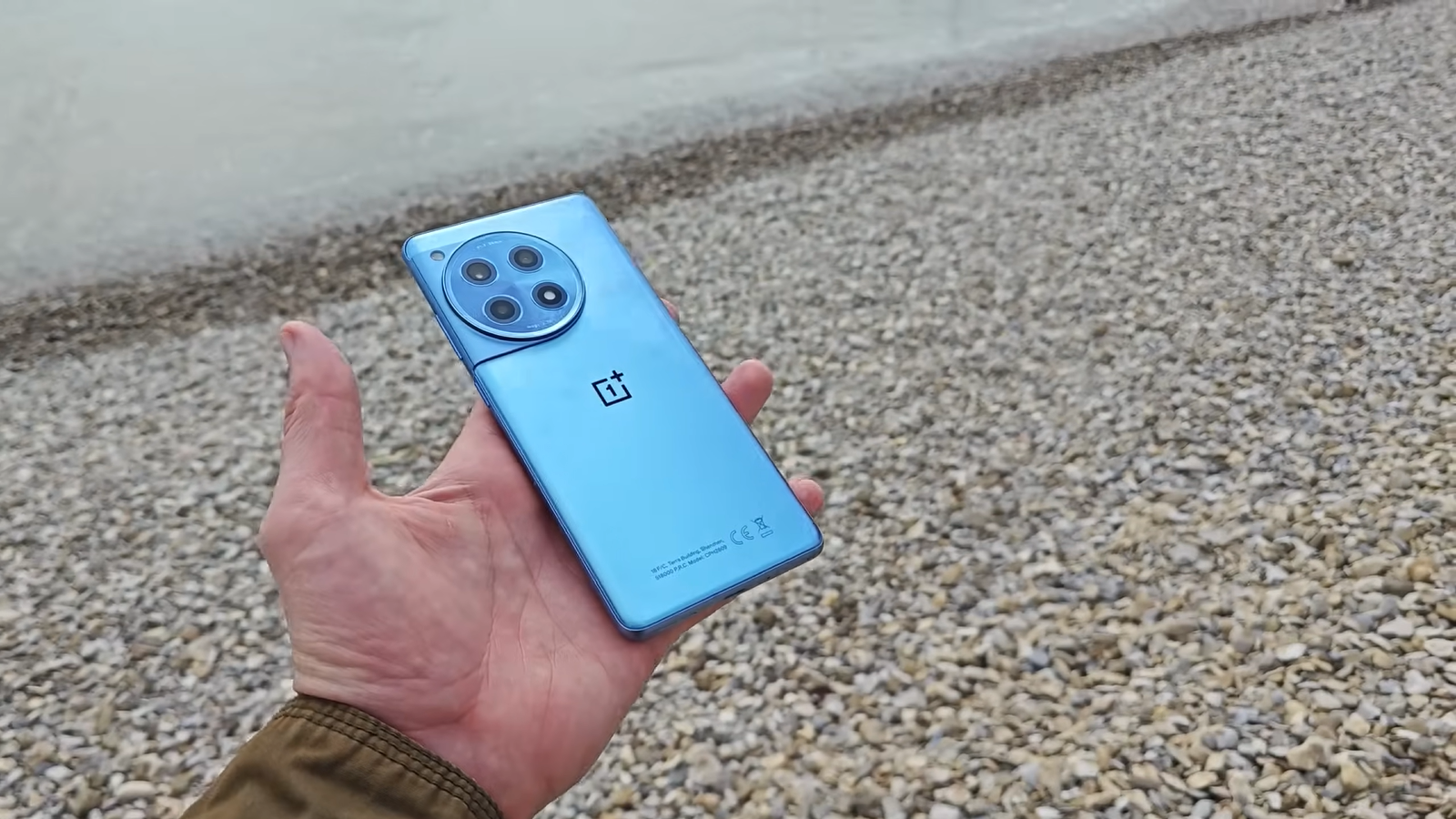 OnePlus 12R признали крутым смартфоном, который «подпортили маркетологи»