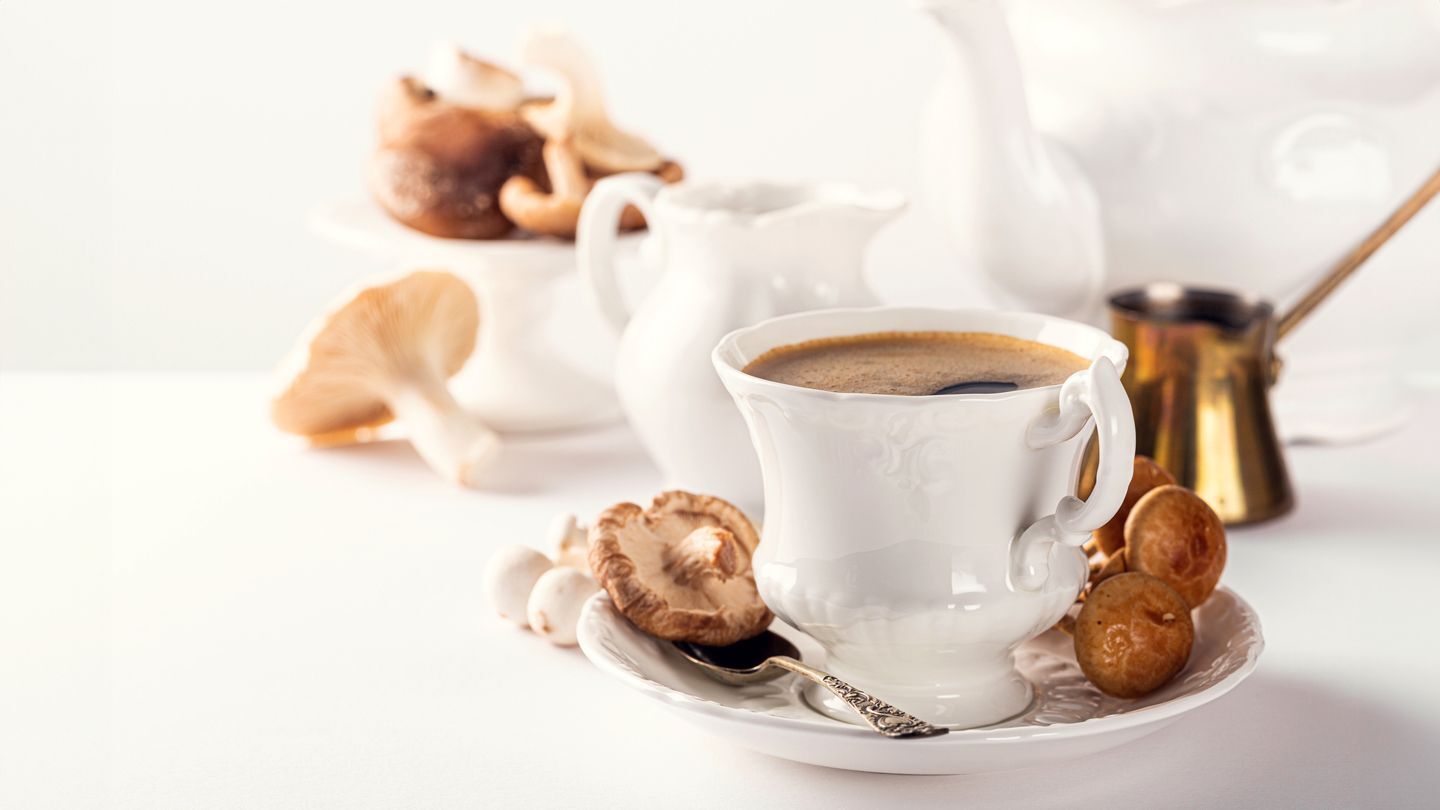 Названы плюсы и минусы грибного кофе для организма