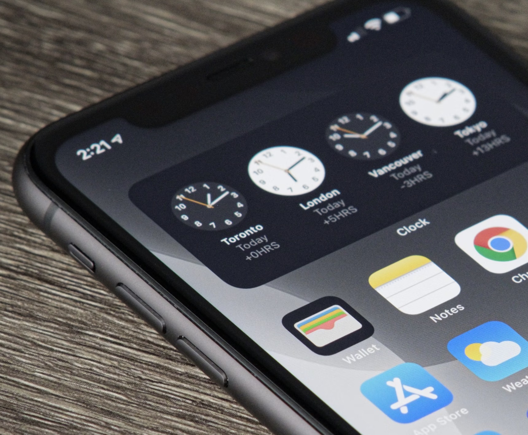 Apple начала удалять из App Store ИИ-приложения для создания обнажённых натур