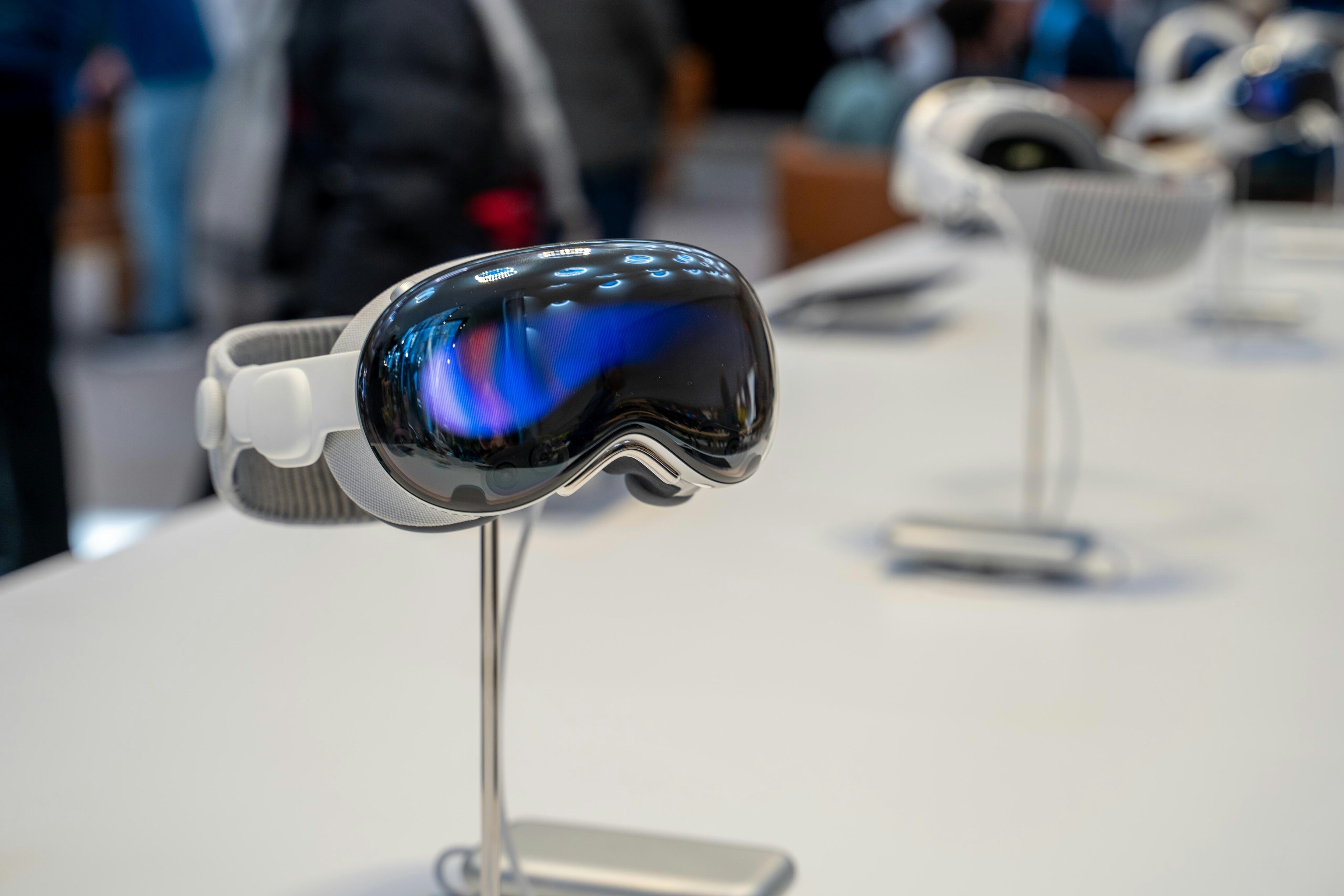 Цена на VR-шлем Apple упала почти в два раза