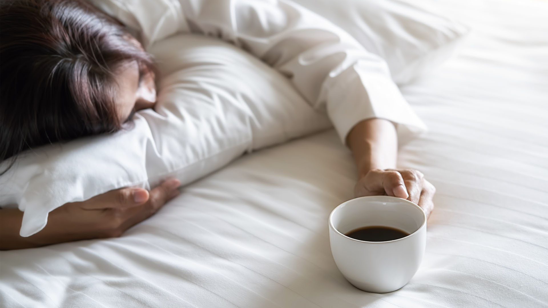 Эксперты определили, в какое время дня лучше отказаться от кофе, чтобы сон был качественным