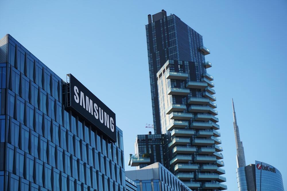 Samsung за 10 лет отгрузила рекордные 3 млрд смартфонов и стала лидером рынка