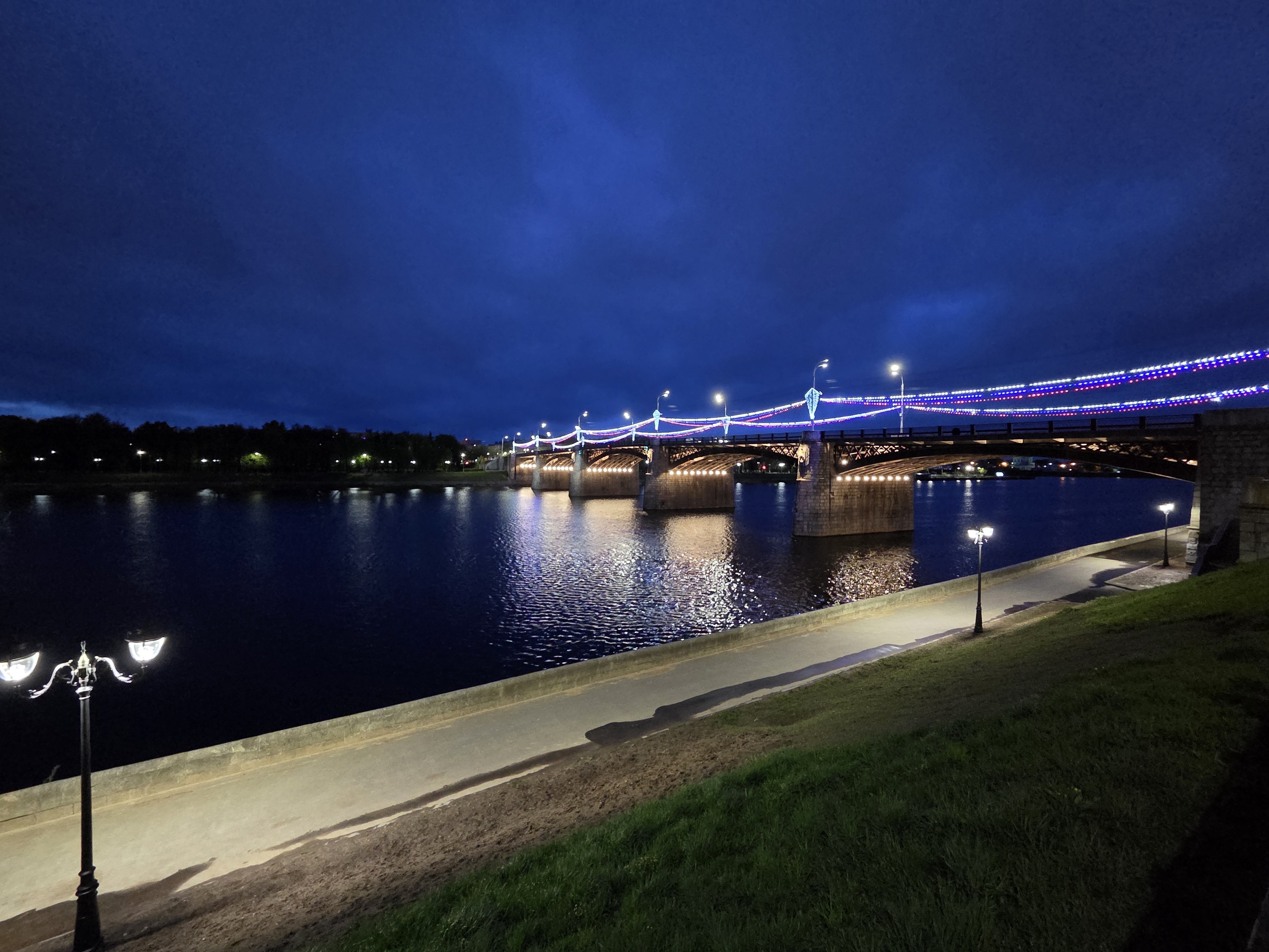 Выглядит как реклама, но нам пoфигy: сравнение Tecno Camon 40 Pro 5G и Samsung Galaxy S25 84 4be1381f268c5fe8e4b8ffd0bb1115aef65eaf7e THE ASHGABAT TIMES