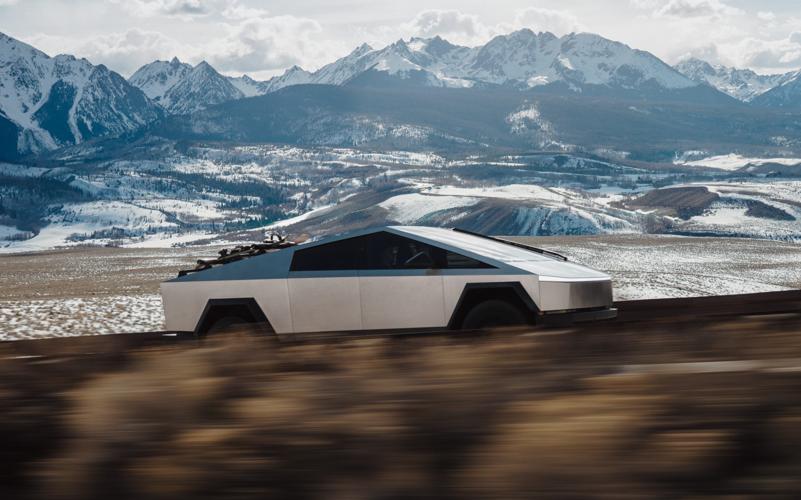 Tesla перенесла выход обновлённого автопилота FSD V14 для Cybertruck